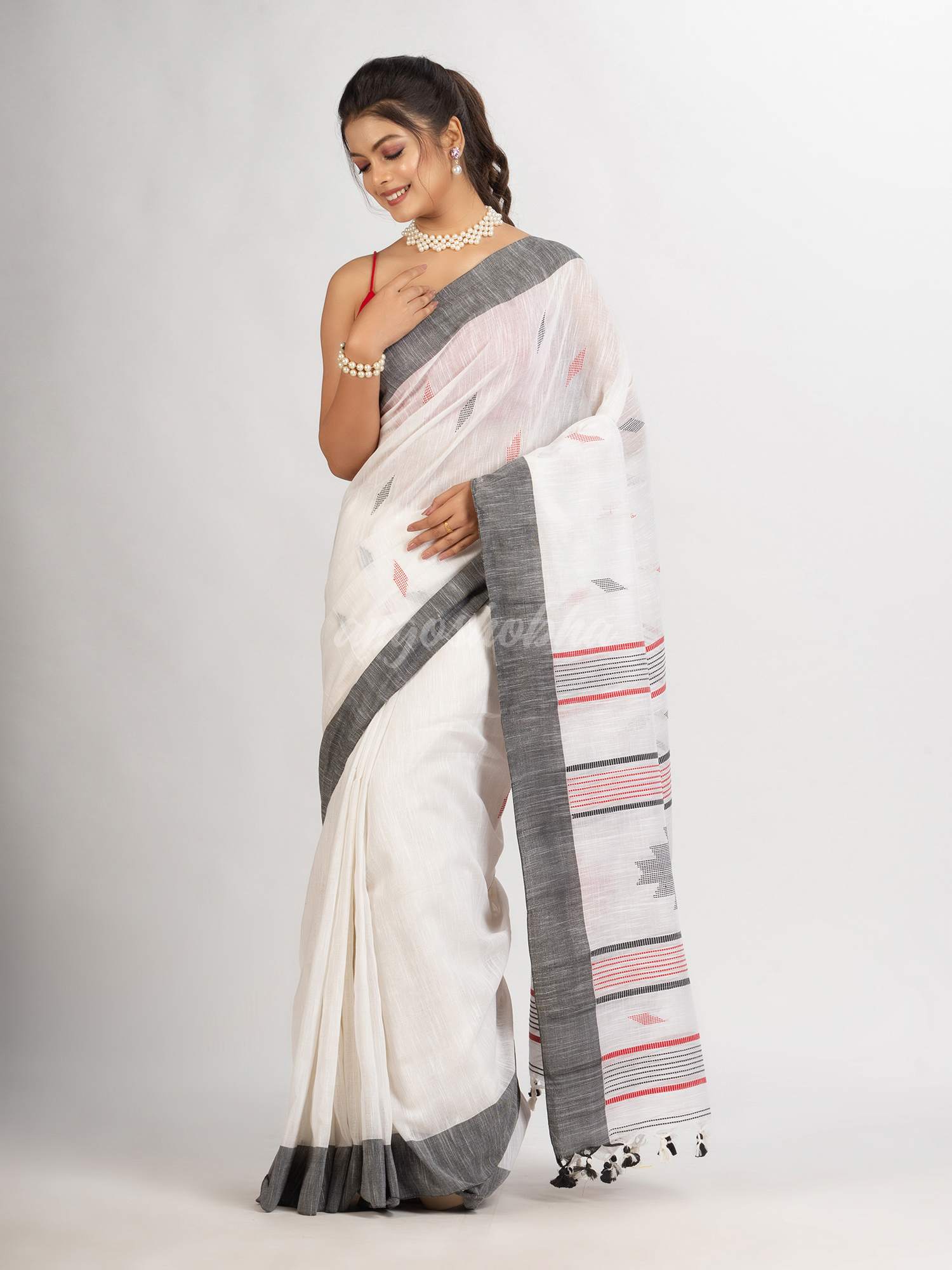 White Handwoven Cotton Jamdani handloom Saree