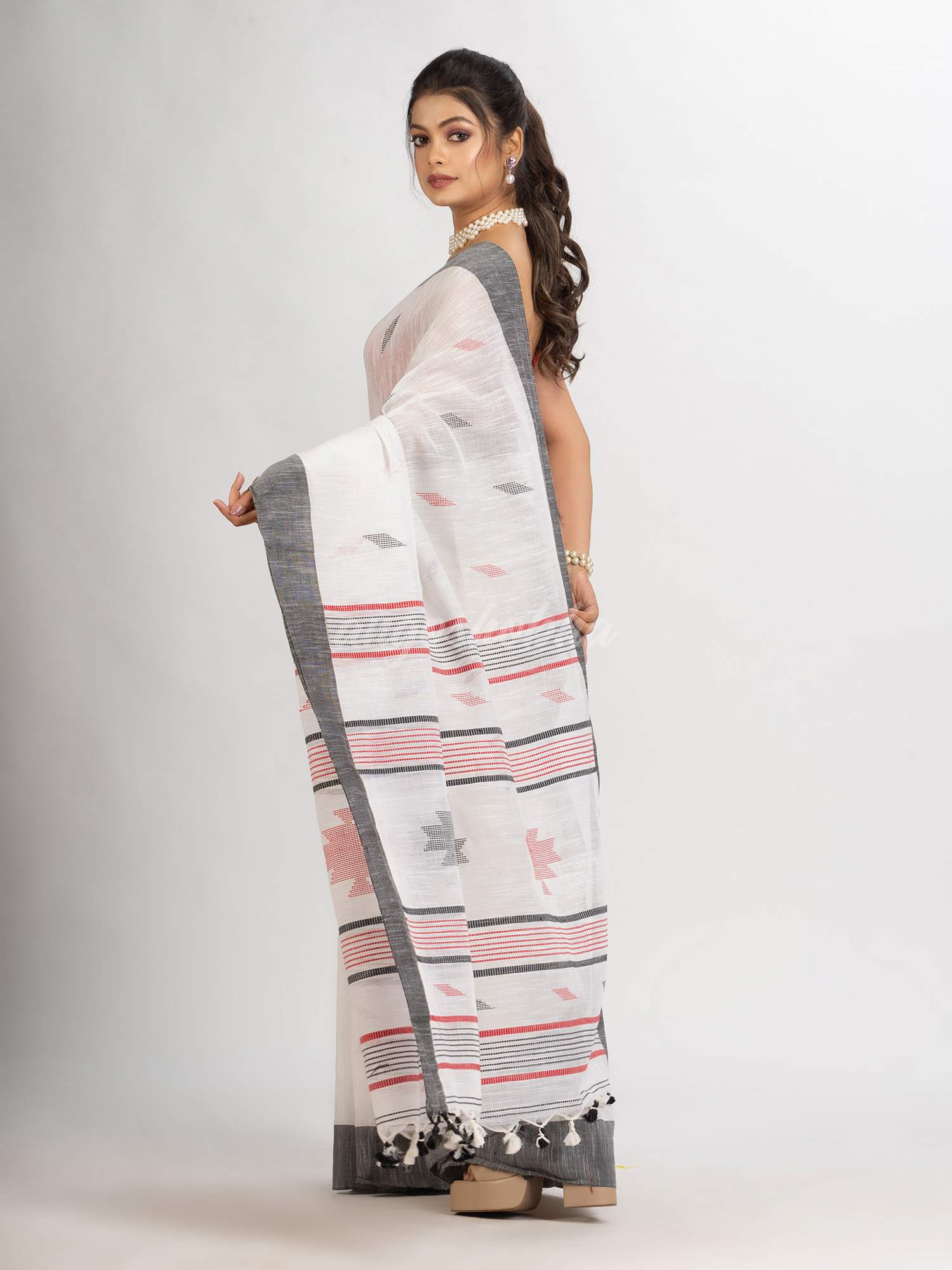 White Handwoven Cotton Jamdani handloom Saree