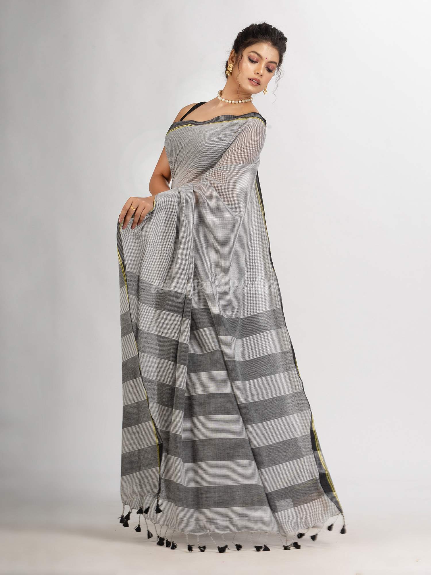 White And Black Cotton Check Handloom Saree