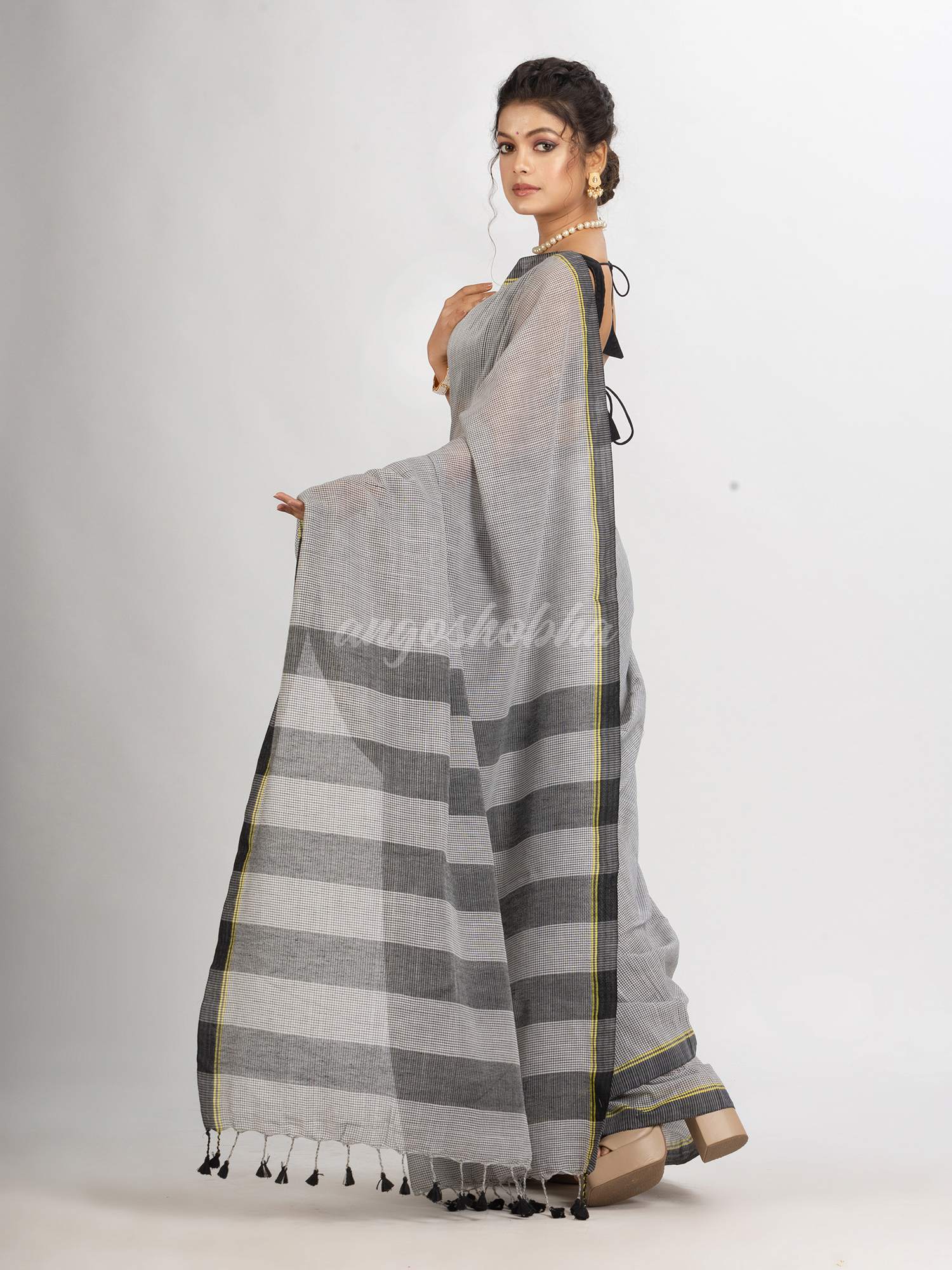 White And Black Cotton Check Handloom Saree