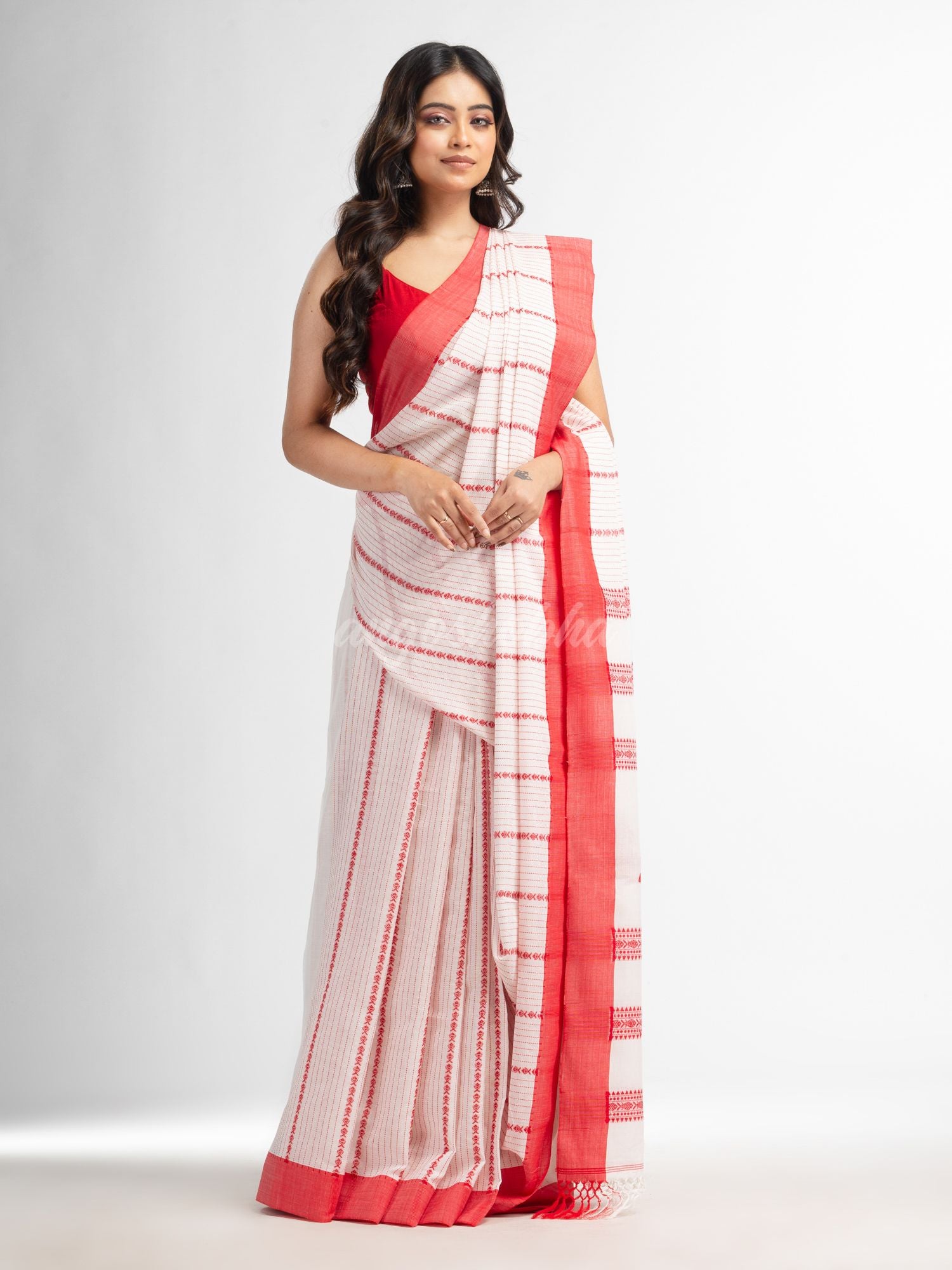 white all  body small fish design with fish design pallu in solid border handwoven cotton saree