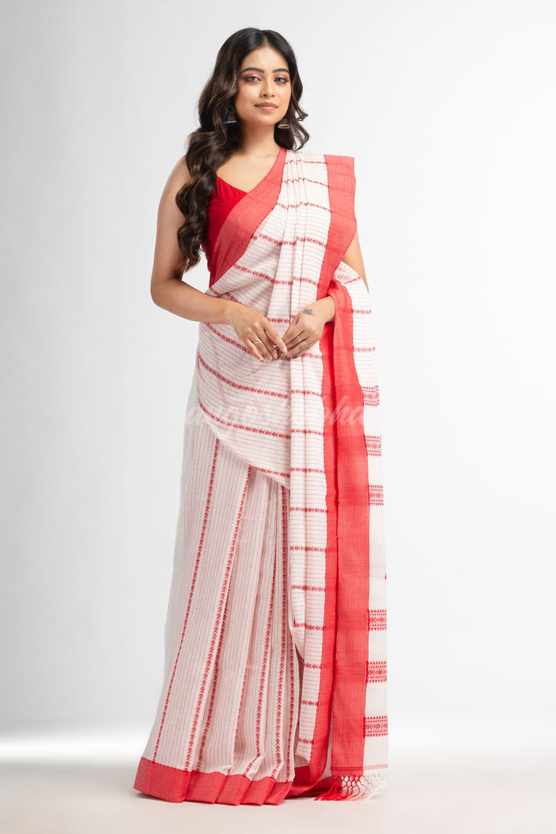 white all  body small fish design with fish design pallu in solid border handwoven cotton saree