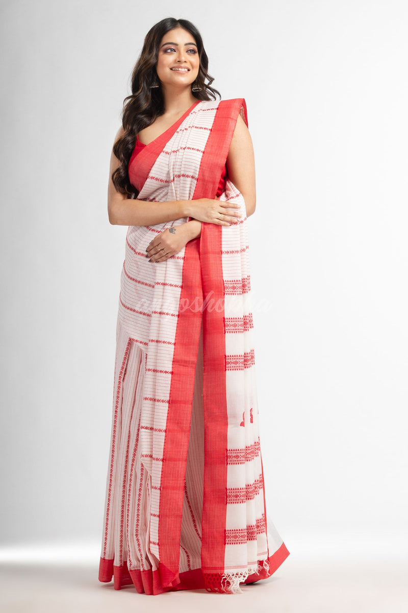 white all  body small fish design with fish design pallu in solid border handwoven cotton saree