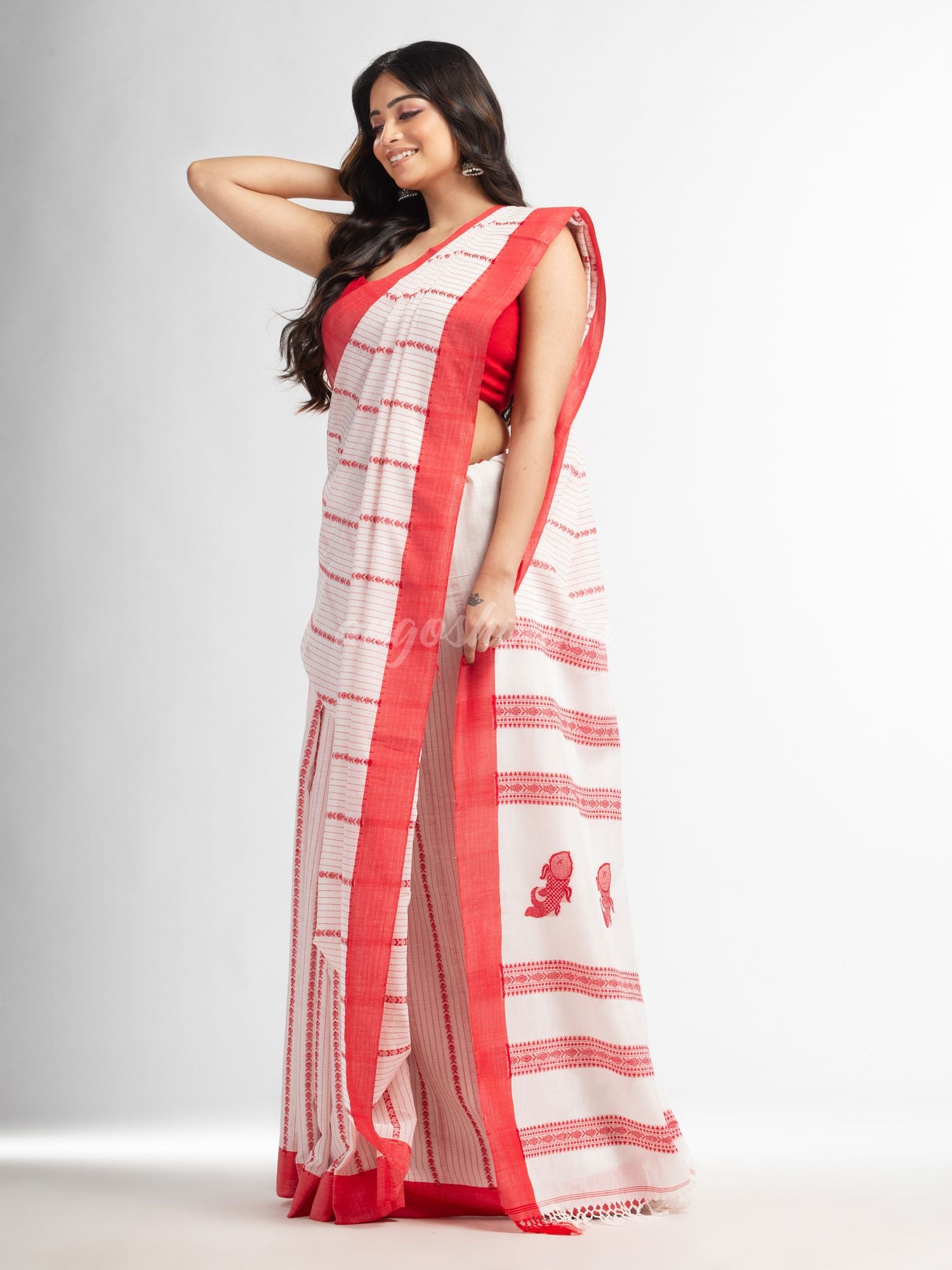 white all  body small fish design with fish design pallu in solid border handwoven cotton saree