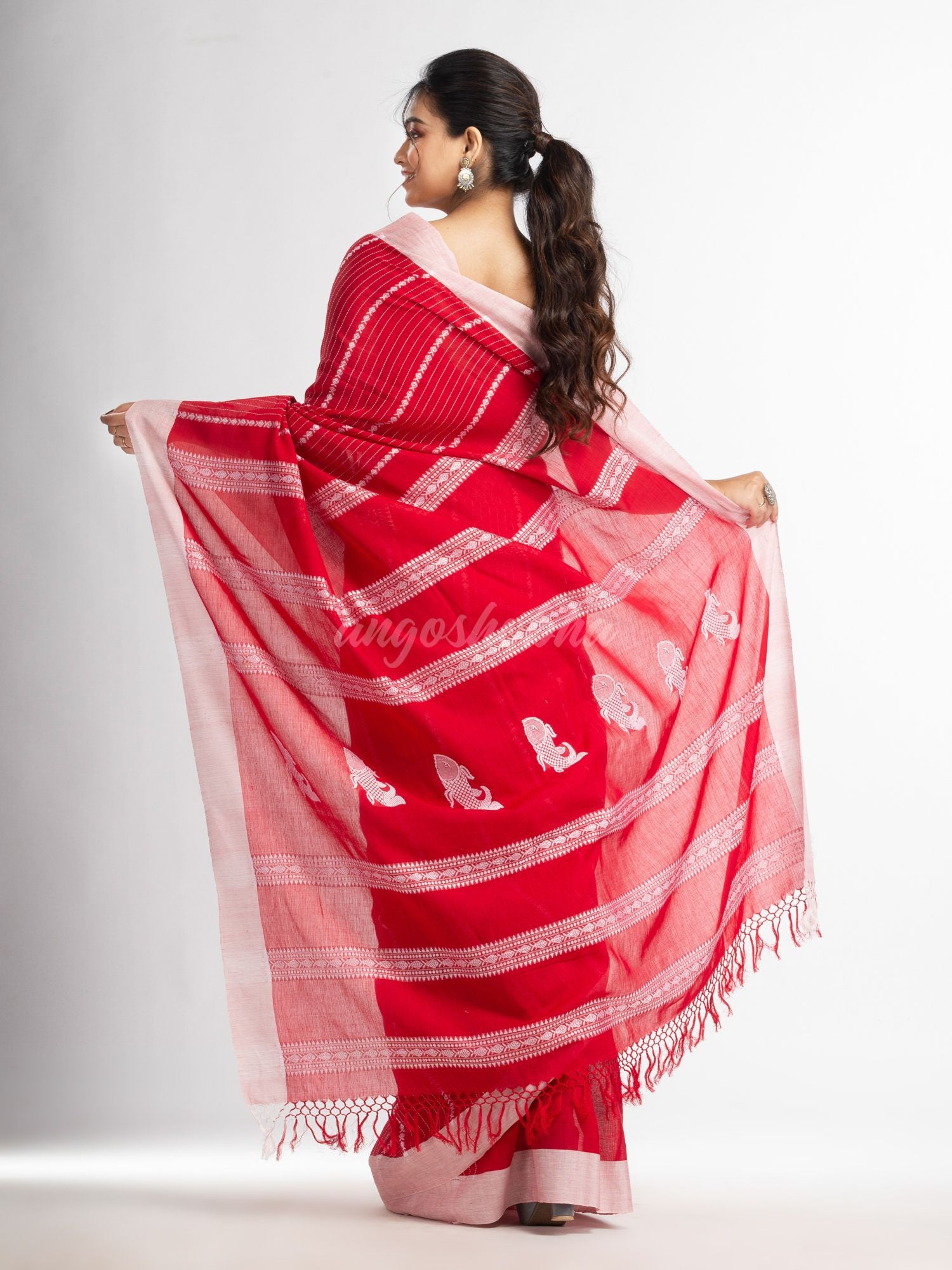 Red all  body small fish design with fish design pallu in solid border handwoven cotton saree