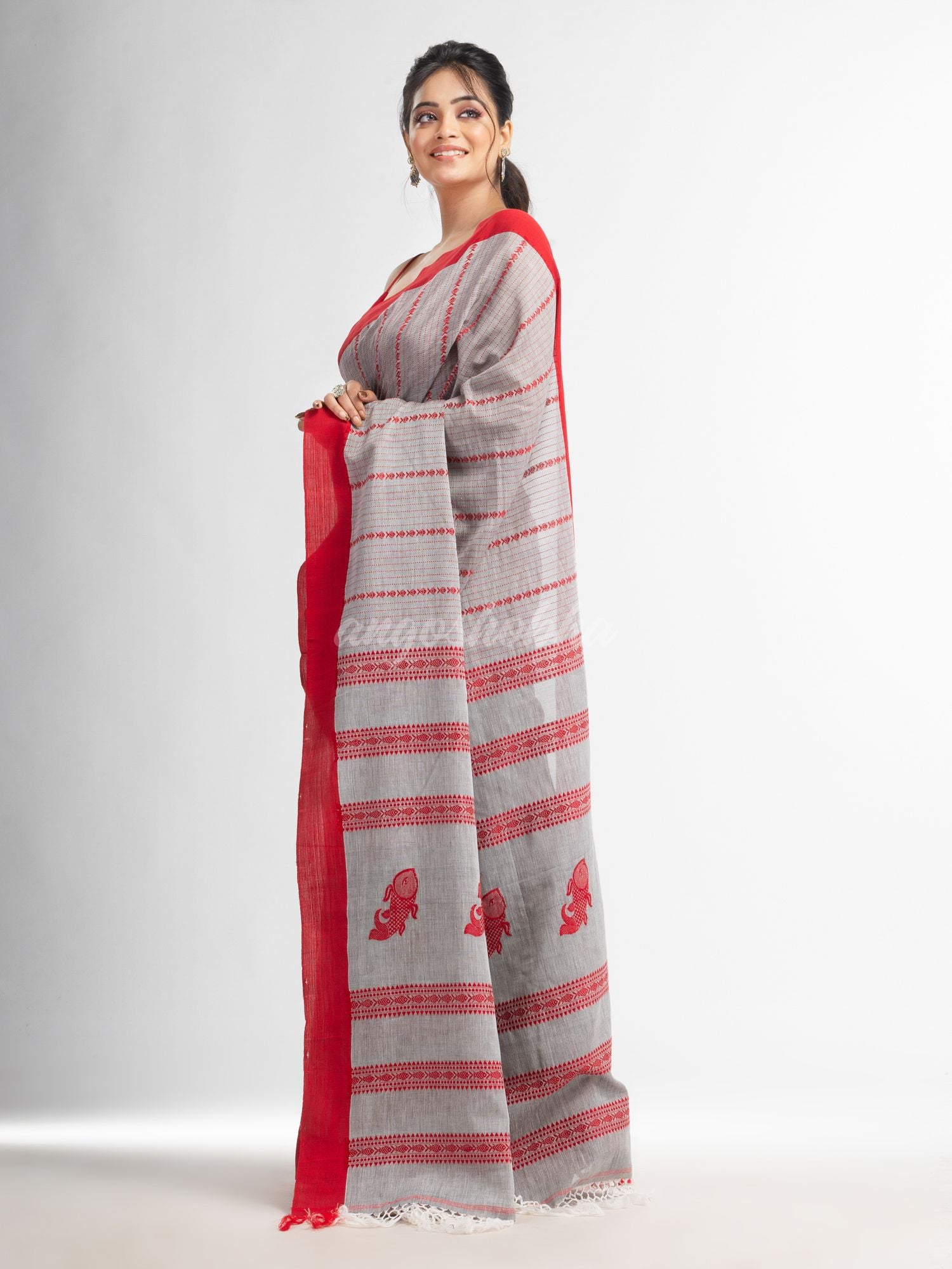 Grey all  body small fish design with fish design pallu in solid border handwoven cotton saree