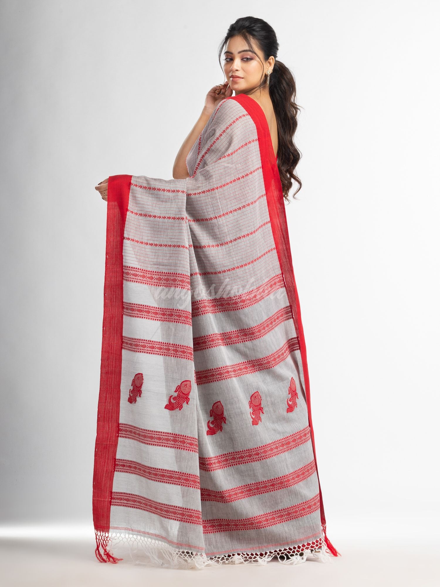 Grey all  body small fish design with fish design pallu in solid border handwoven cotton saree