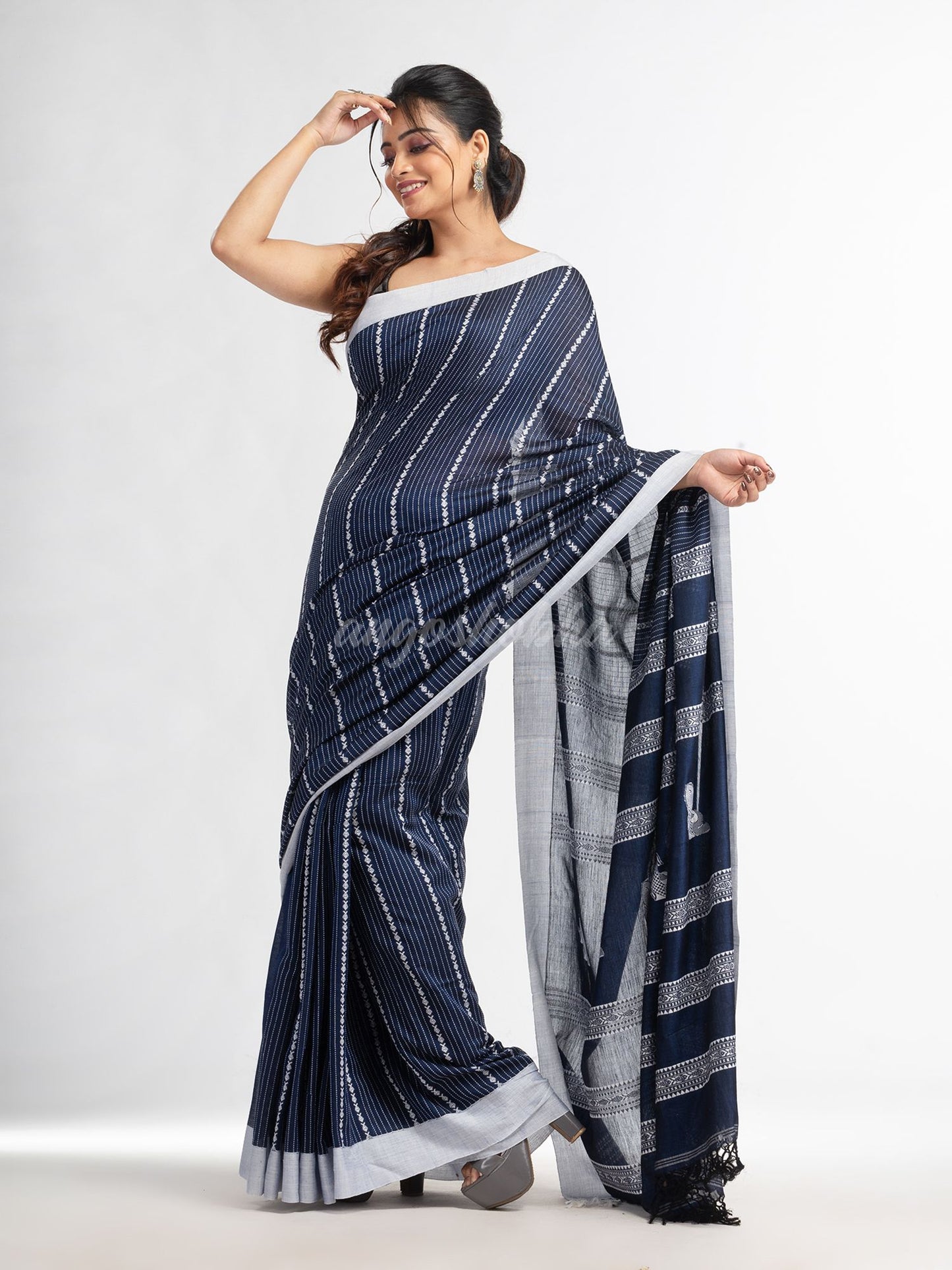 Nevy Blue all  body small fish design with fish design pallu in solid border handwoven cotton saree