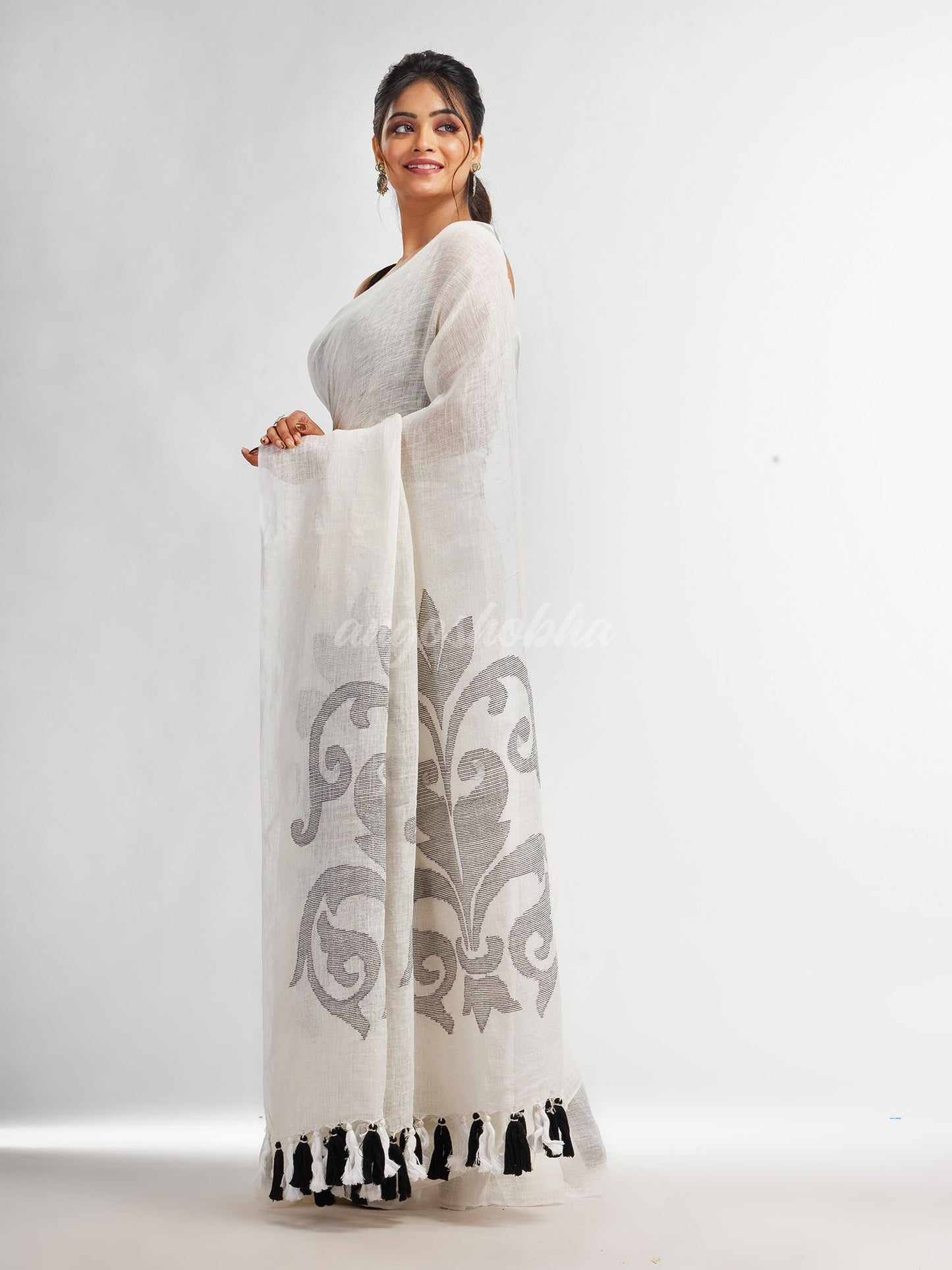 White  jamdani handwoven linen saree