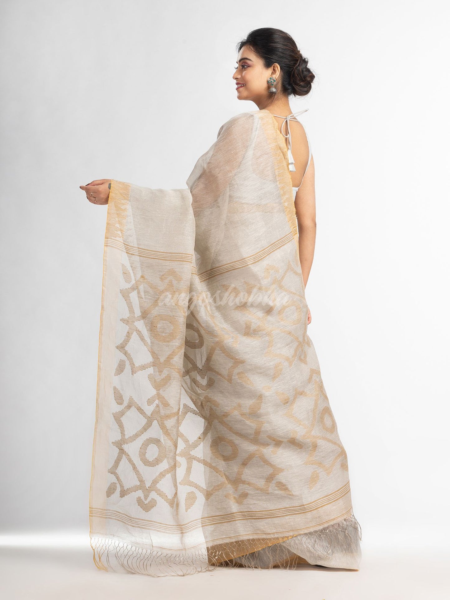 Off white linen tissue pallu jamdani temple border handwoven saree