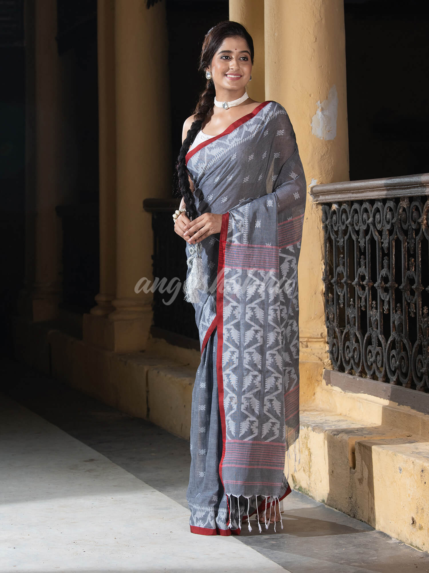 Grey Cotton All Body Buti Red Border With Pallu Jacquard Jamdani Saree