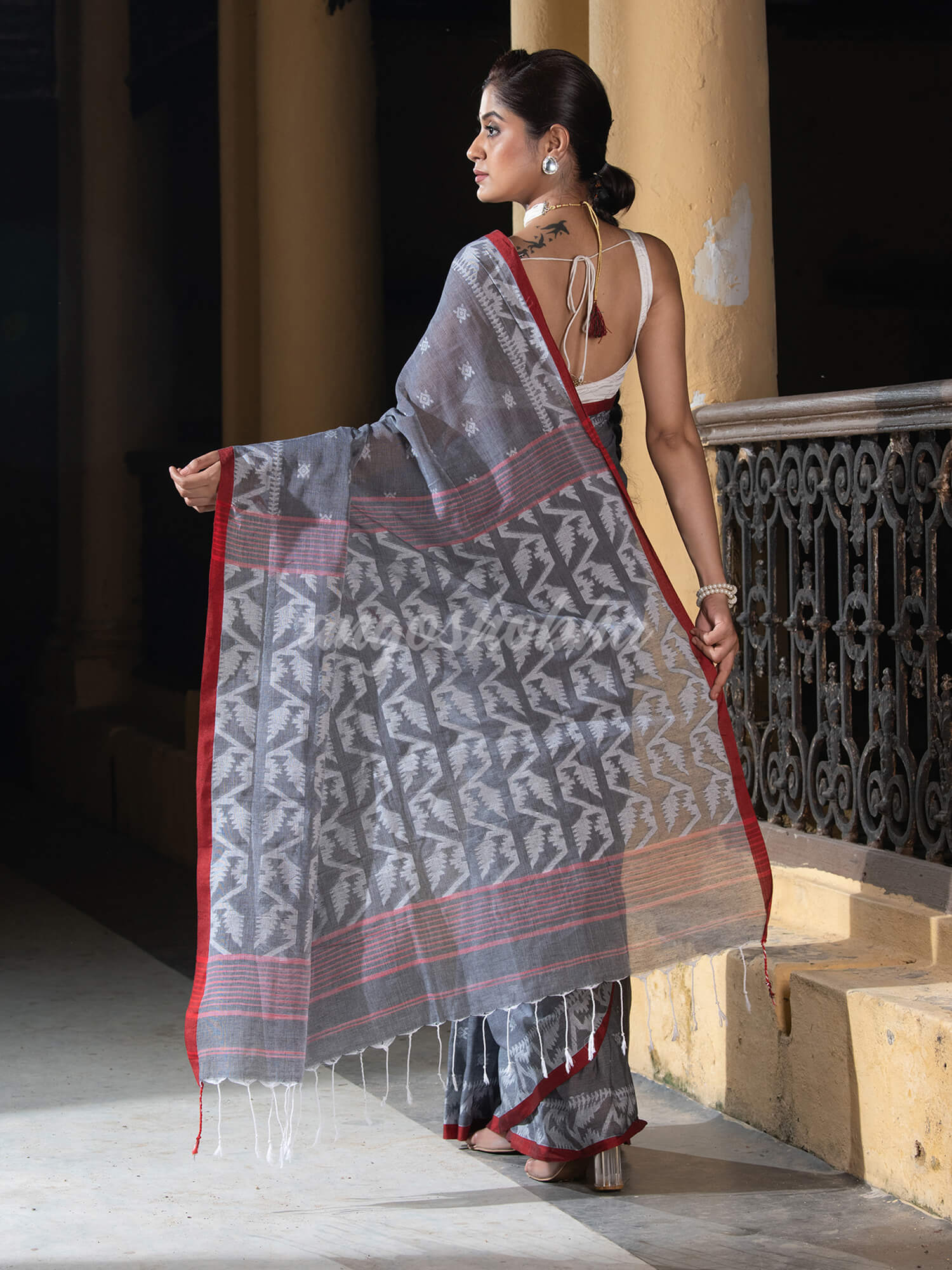 Grey Cotton All Body Buti Red Border With Pallu Jacquard Jamdani Saree