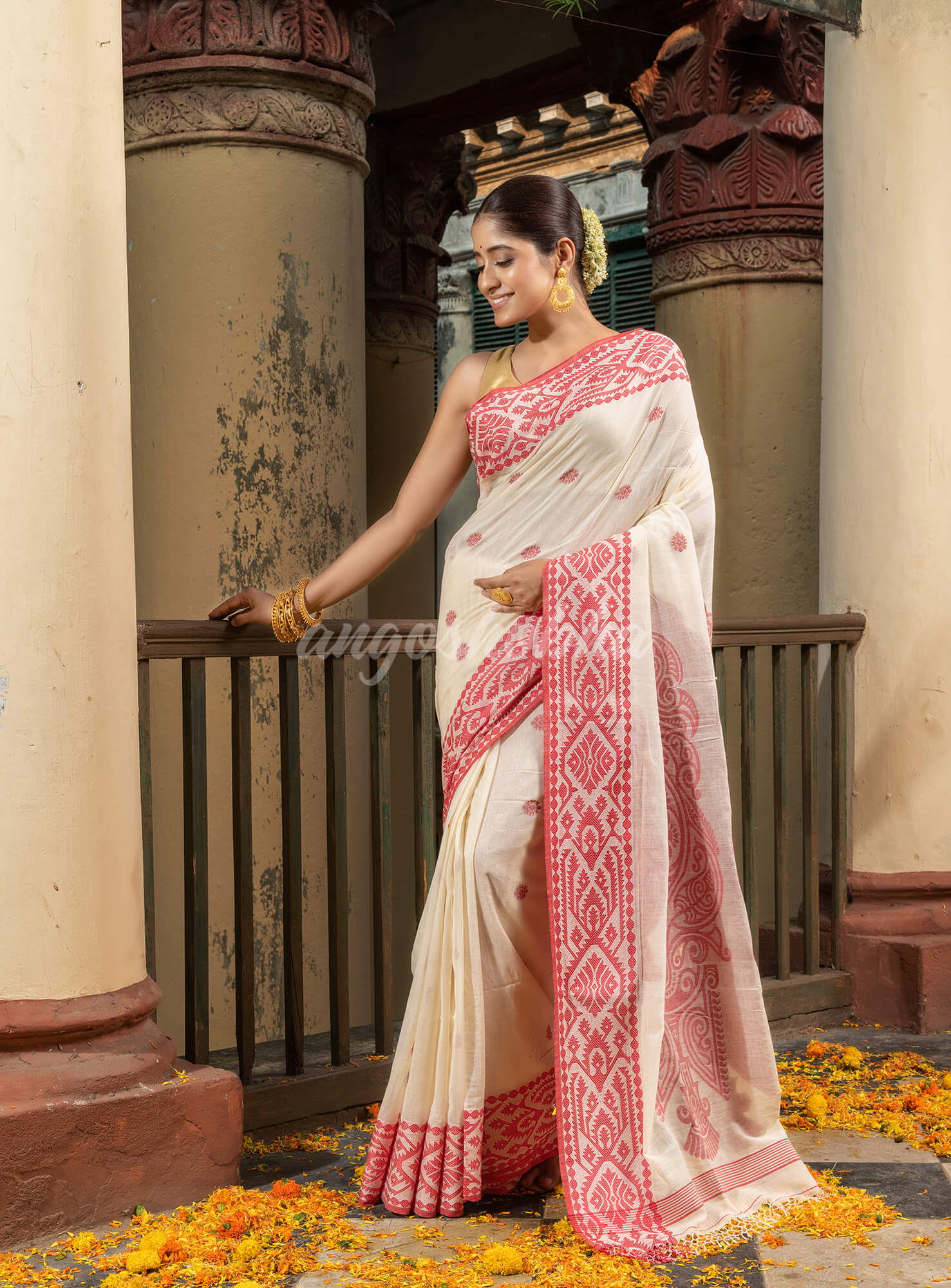 White Cotton All Body Buti Red Jacquard Border with Pallu Handloom Saree