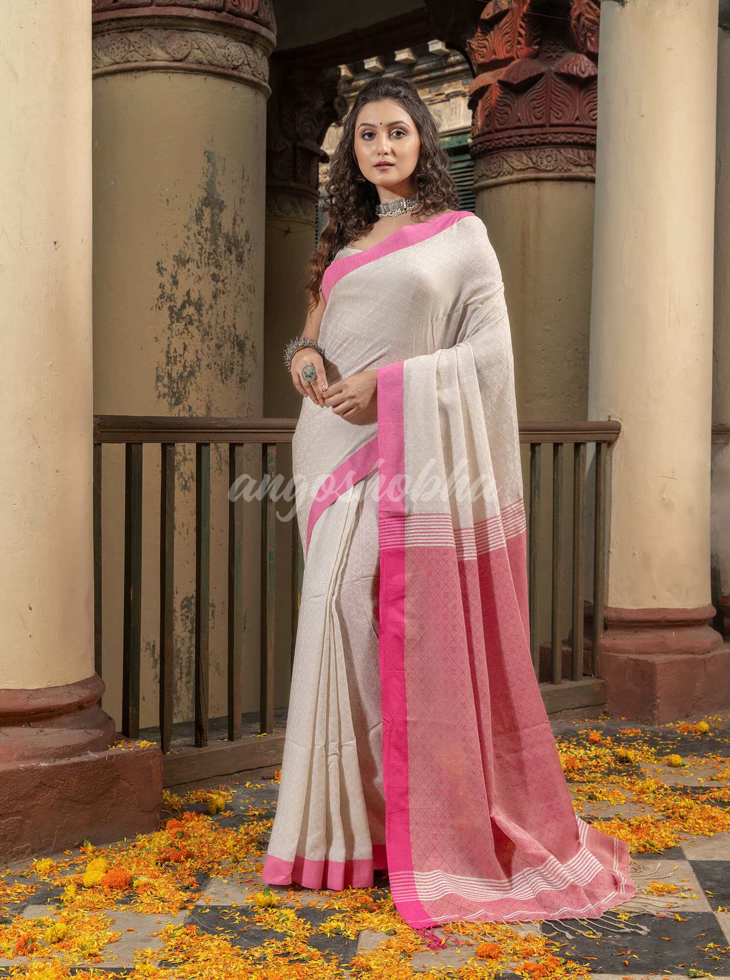 Beige Cotton Solid Body With Pink Pallu Handloom Saree