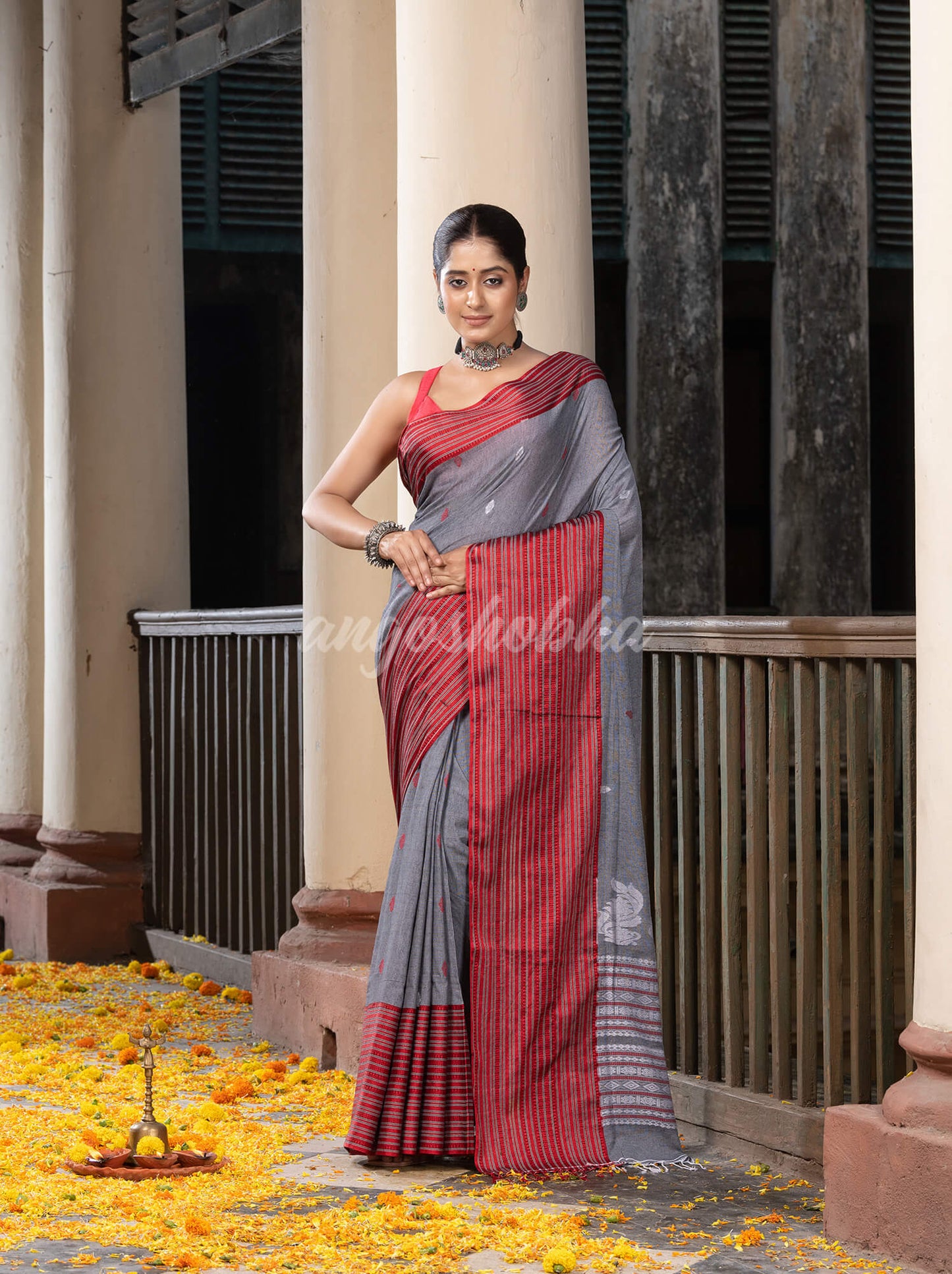 Grey Cotton All Body Buti With Mahapar Border Jamdani Saree