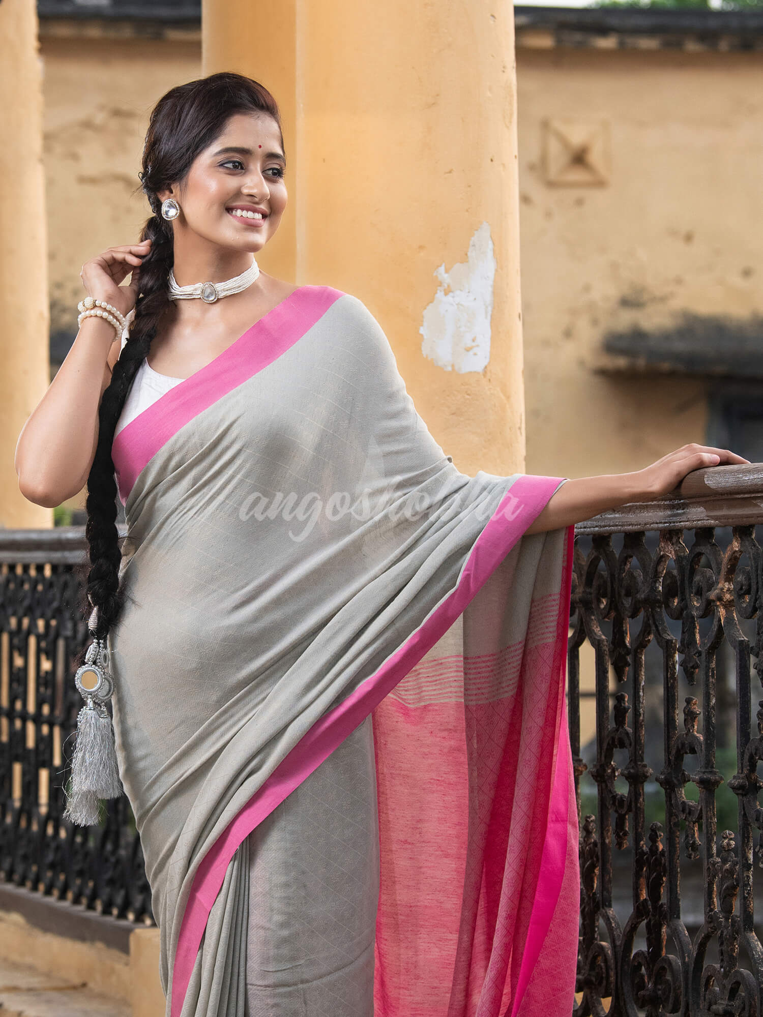 Grey Cotton Solid Body With Pink Pallu Handloom Saree