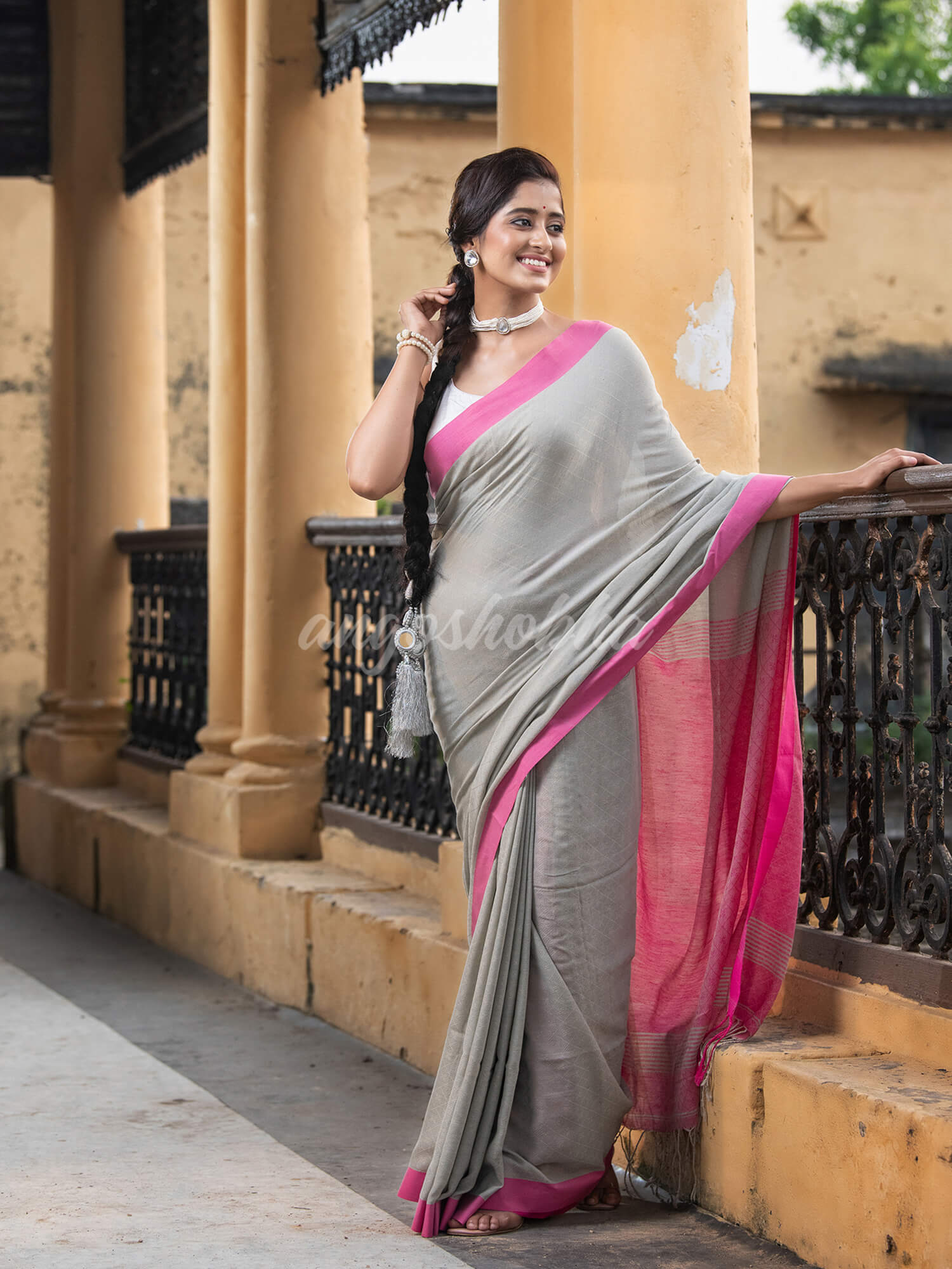 Grey Cotton Solid Body With Pink Pallu Handloom Saree