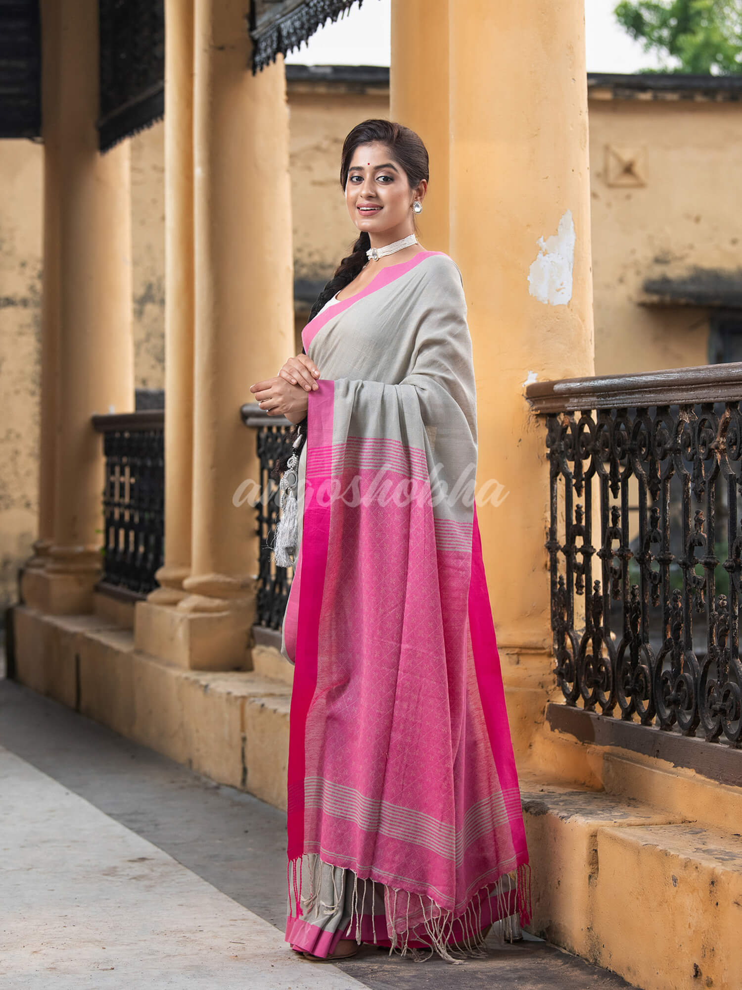 Grey Cotton Solid Body With Pink Pallu Handloom Saree