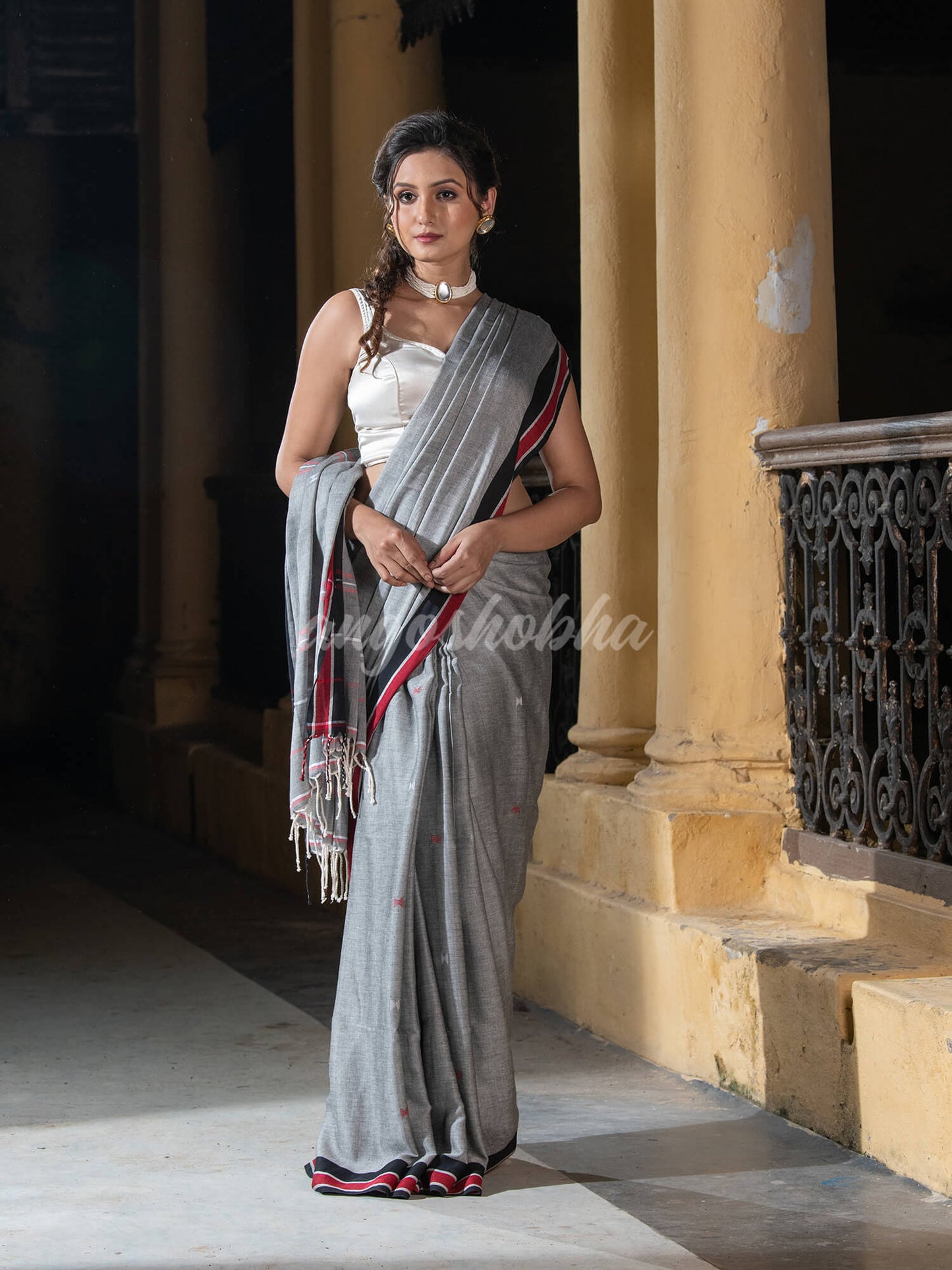 Grey Cotton All Body Buti Handloom Saree