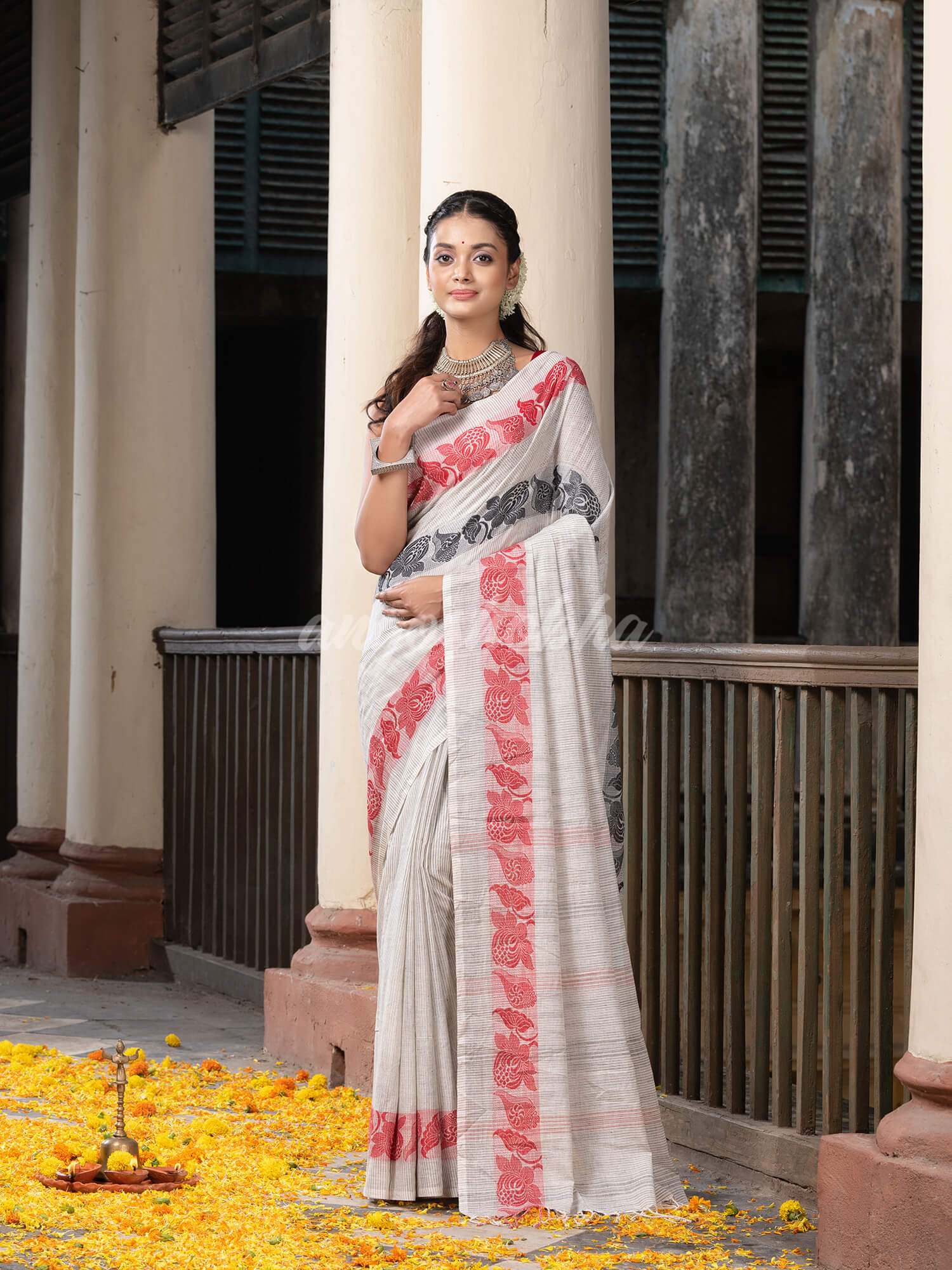 Off White Cotton Solid Body Jacquard Border With Pallu Stripe Handloom Saree