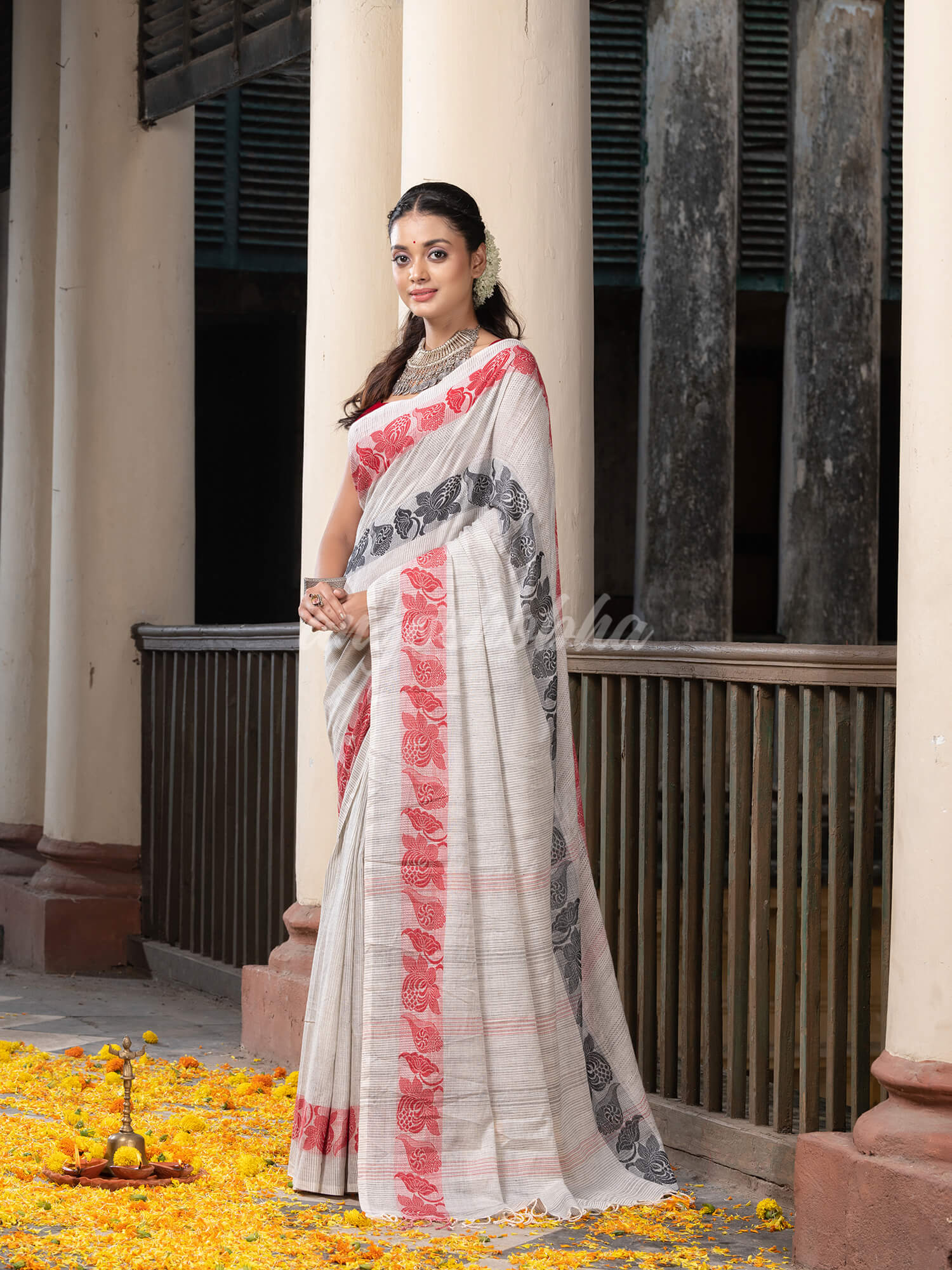 Off White Cotton Solid Body Jacquard Border With Pallu Stripe Handloom Saree