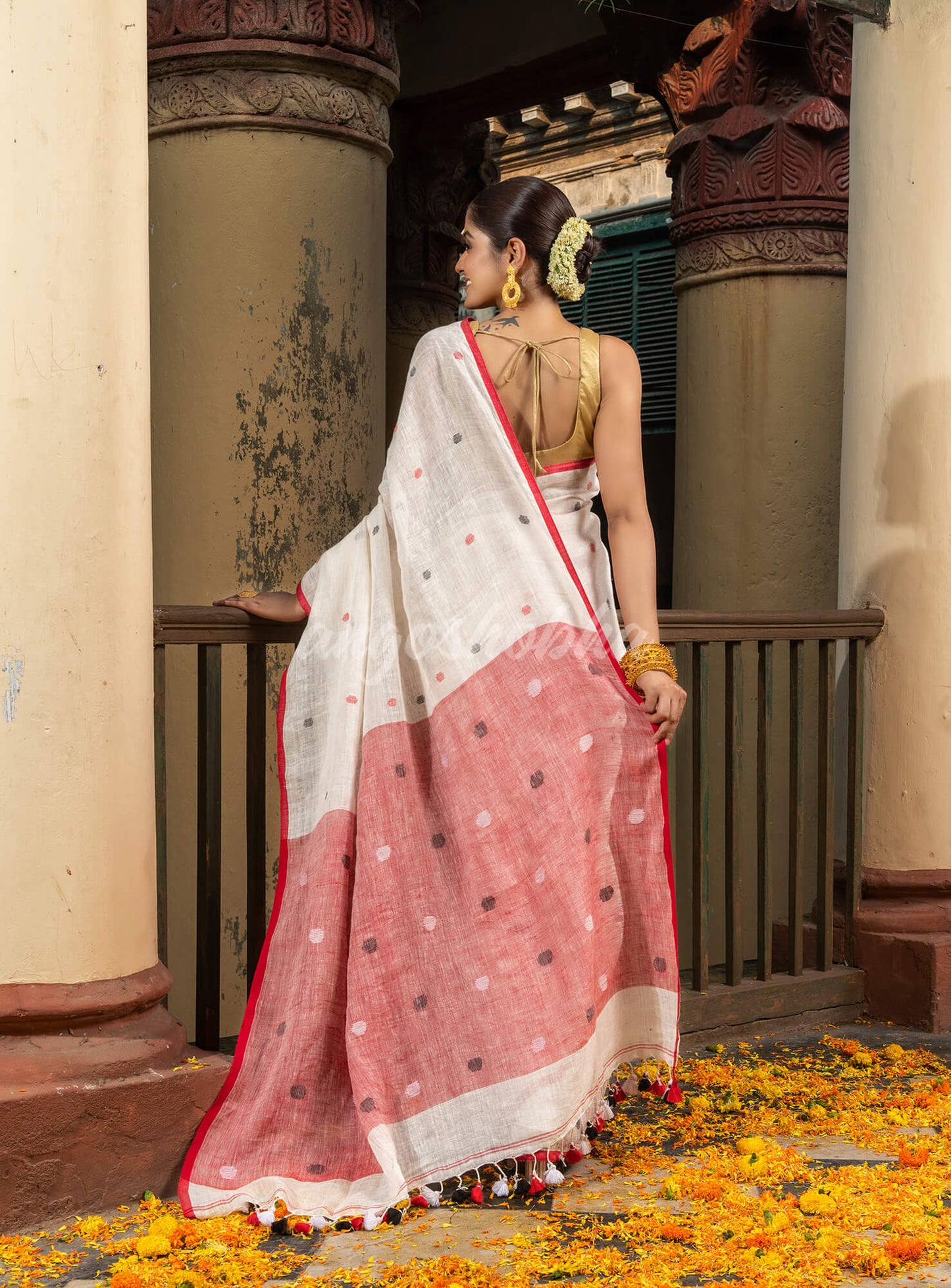 White Linen All Body Buti With Red Pallu Handloom Saree