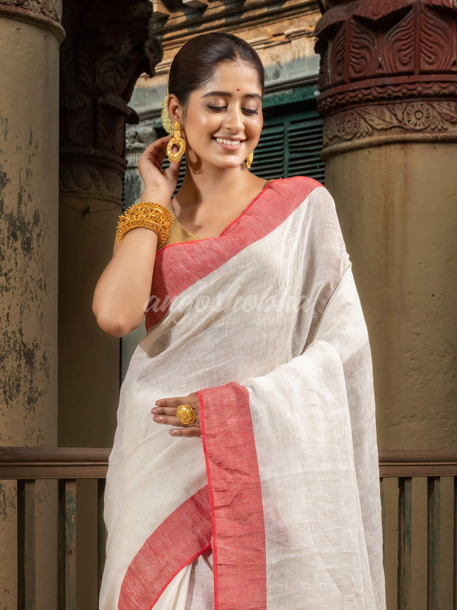 Off White Linen Red Border With Zari Pallu Handloom Saree