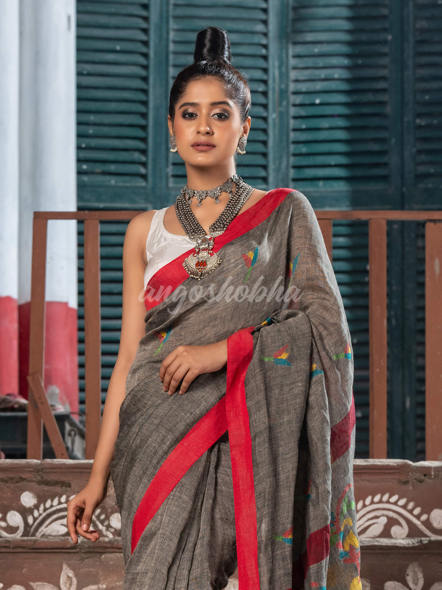 Grey Linen All Body Buti With Flowers Motive Pallu Jamdani Saree