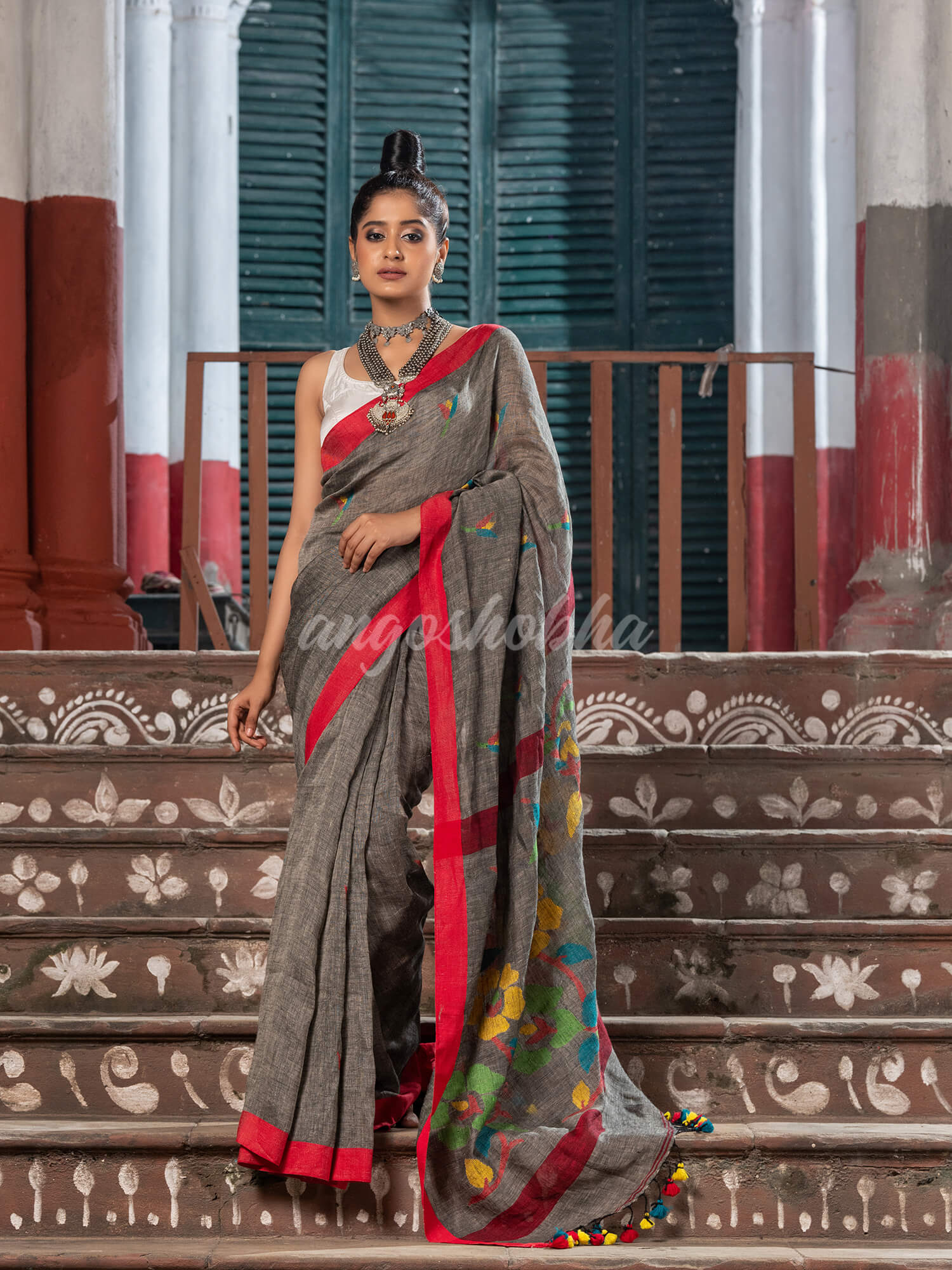 Grey Linen All Body Buti With Flowers Motive Pallu Jamdani Saree