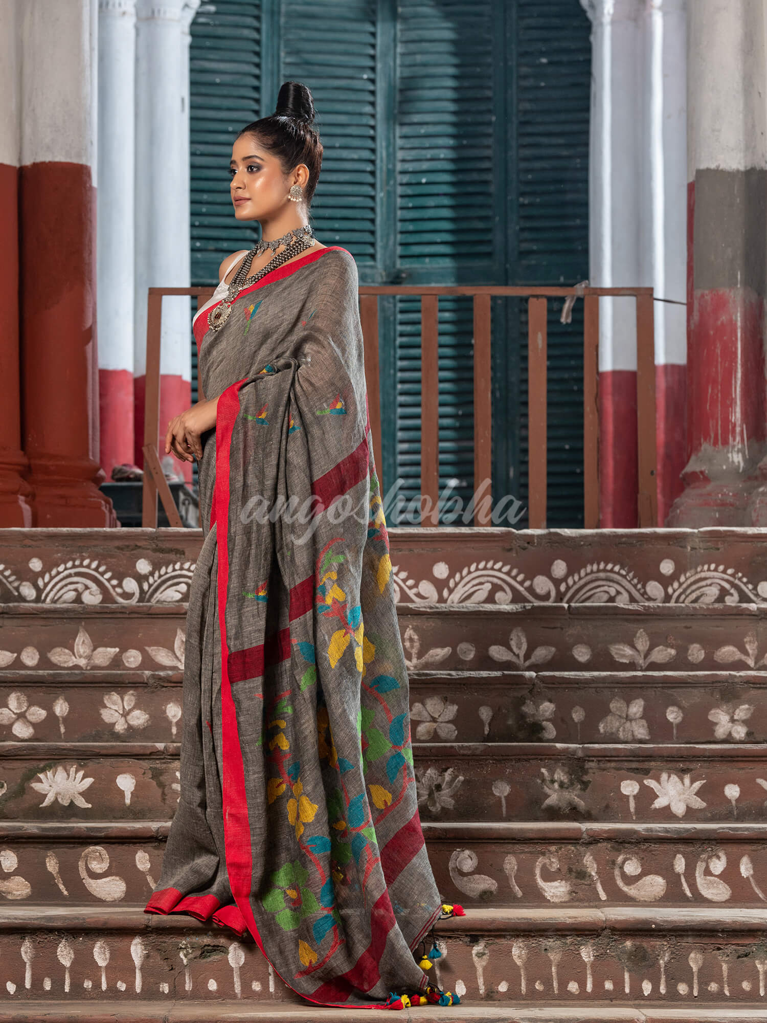 Grey Linen All Body Buti With Flowers Motive Pallu Jamdani Saree