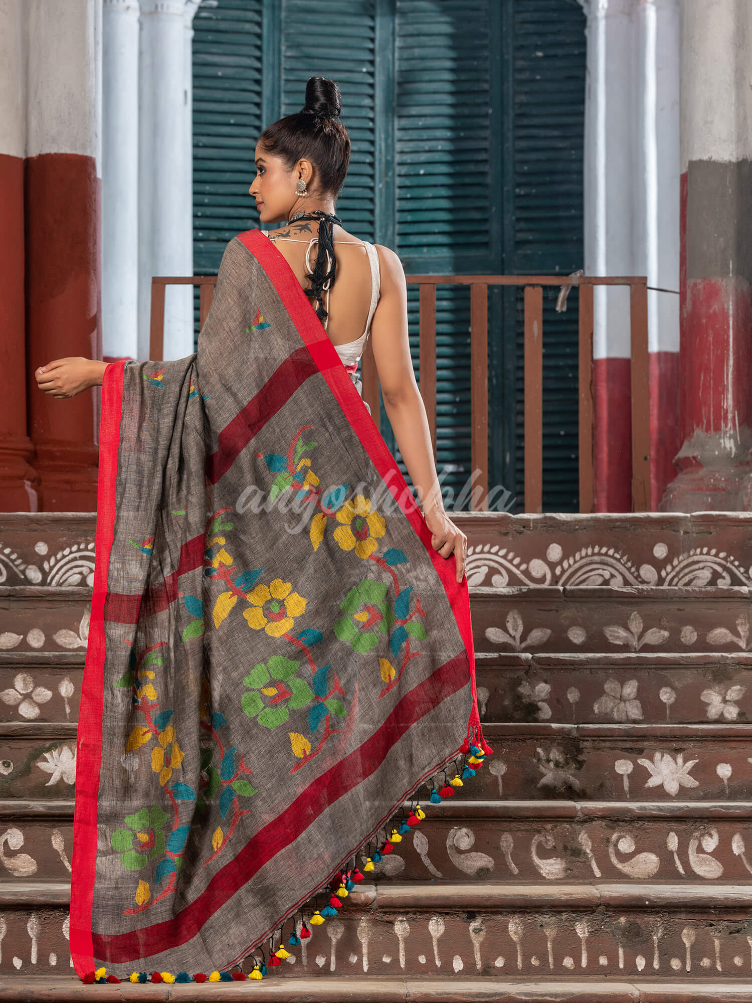 Grey Linen All Body Buti With Flowers Motive Pallu Jamdani Saree