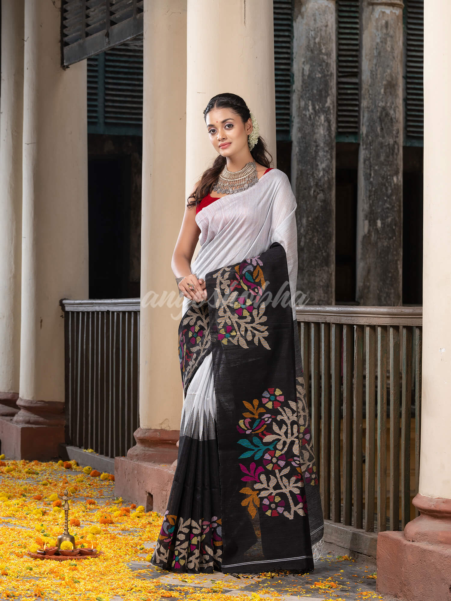 Steel & Black Silk Matka Solid Body Handwoven Jamdani Saree