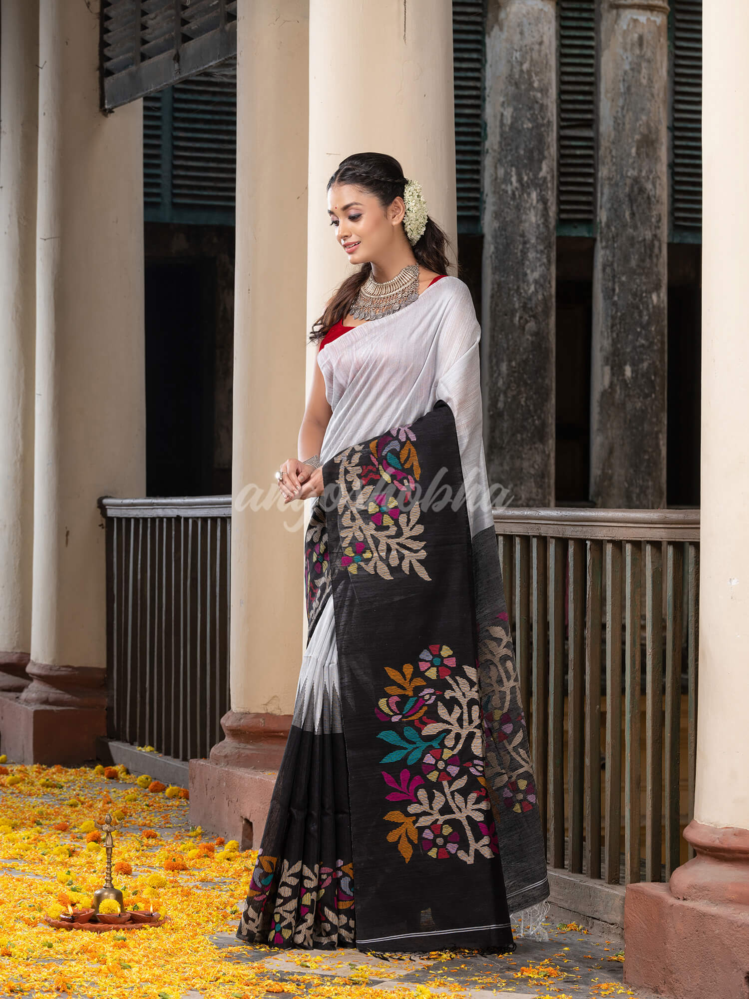 Steel & Black Silk Matka Solid Body Handwoven Jamdani Saree