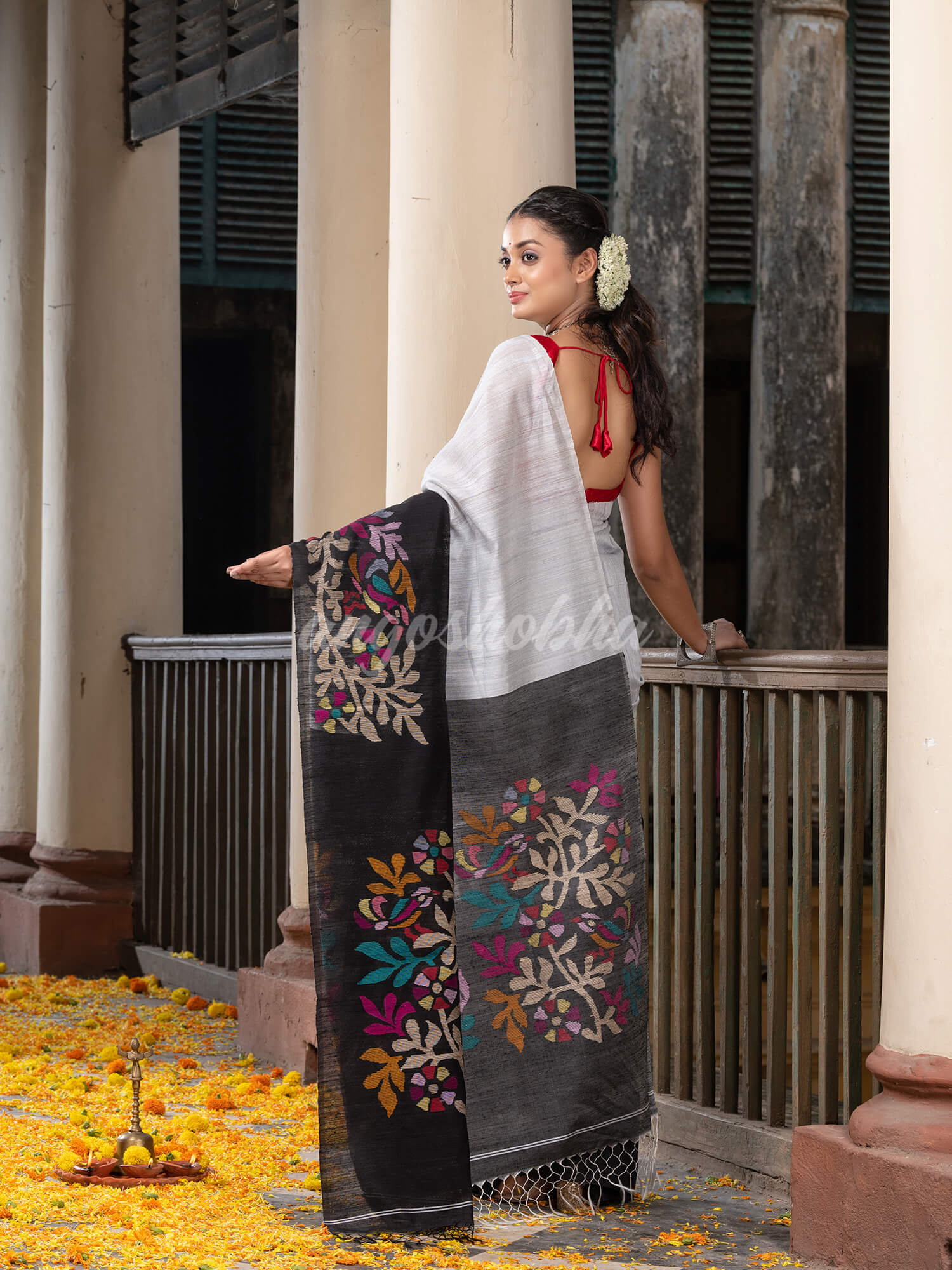 Steel & Black Silk Matka Solid Body Handwoven Jamdani Saree