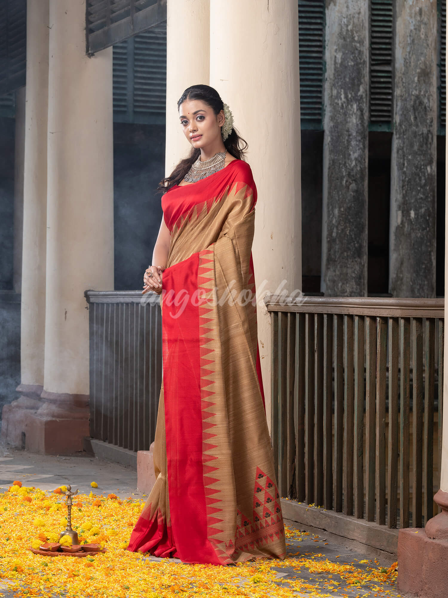 Muga Silk Matka Solid Body Red Temple Border Jacquard Jamdani Saree