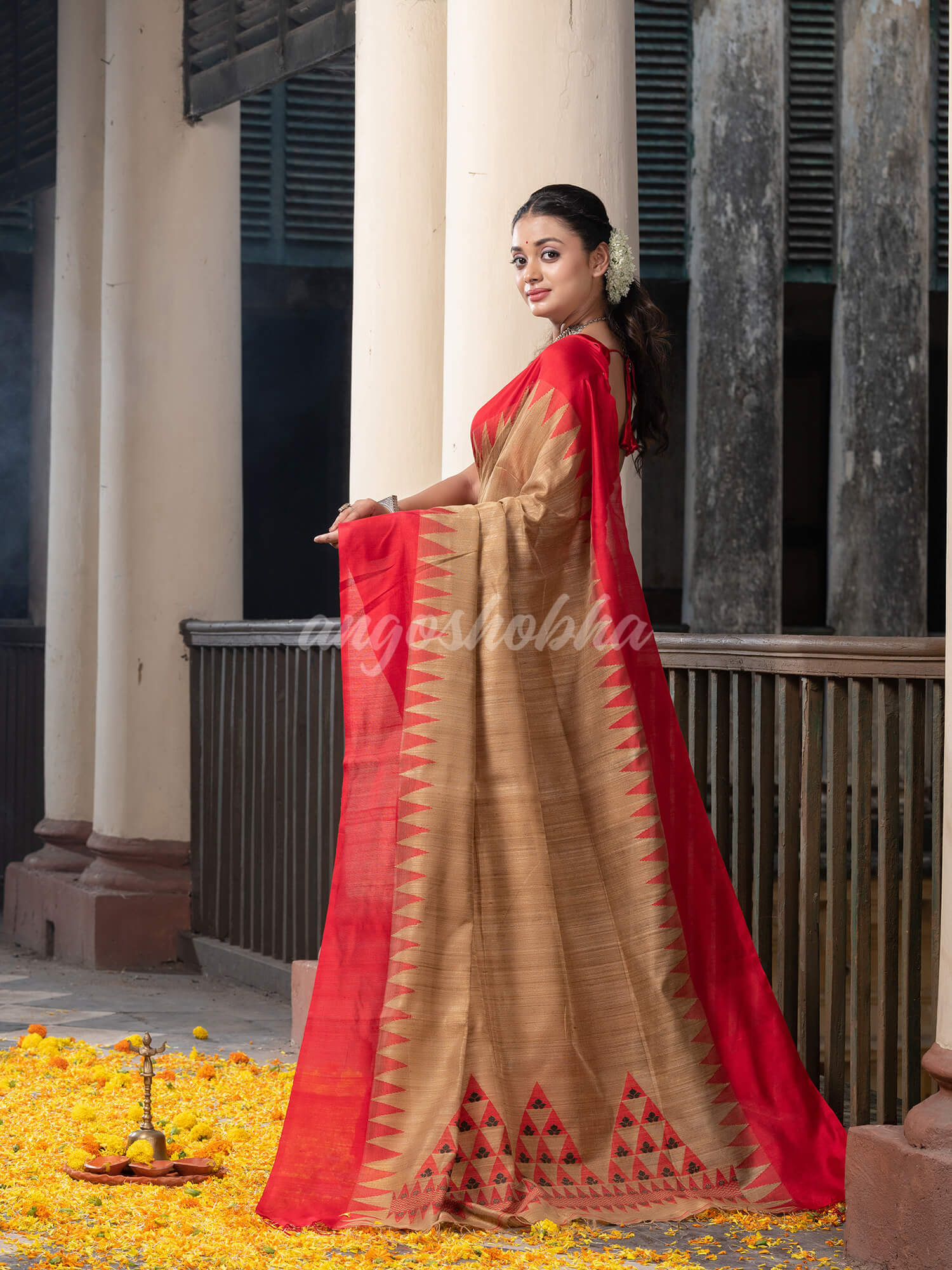 Muga Silk Matka Solid Body Red Temple Border Jacquard Jamdani Saree