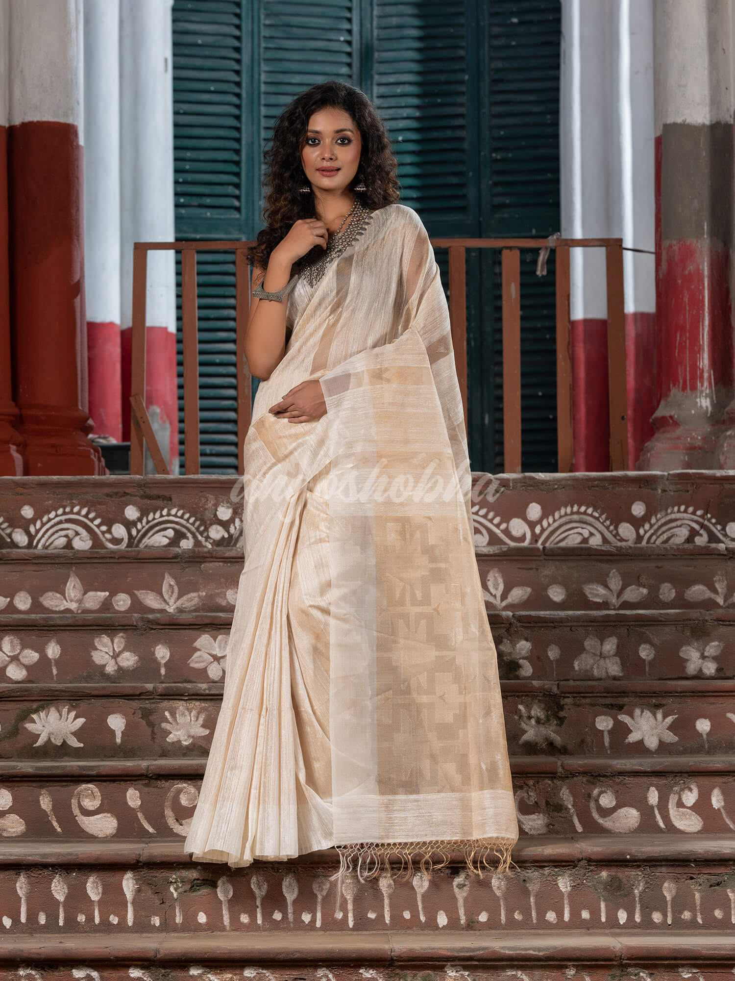 Off White Silk Matka Handwoven Jamdani Saree