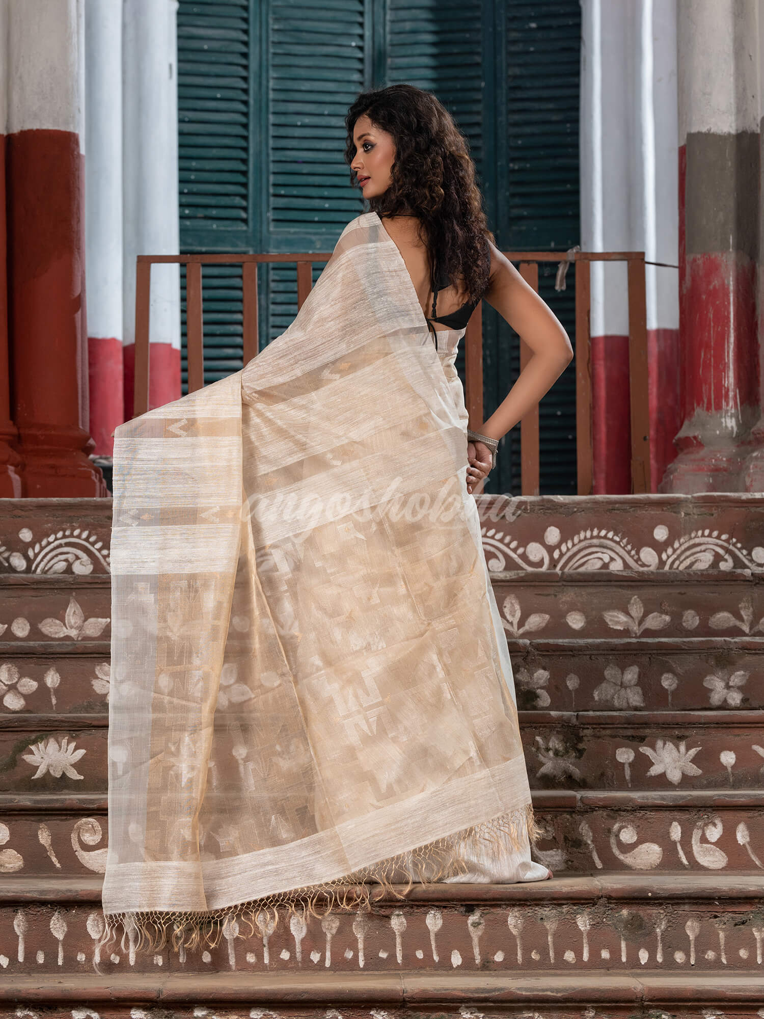 Off White Silk Matka Handwoven Jamdani Saree