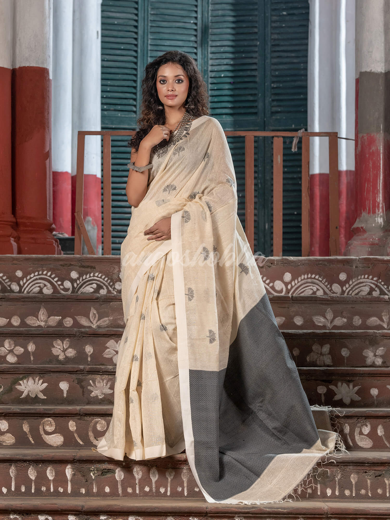 White Silk Noyal All Body Buti With Black Pallu Jamdani Saree