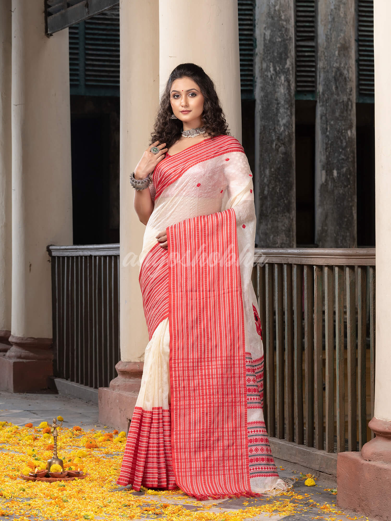 White Tussar Silk Red Mahapar Jacquard Saree
