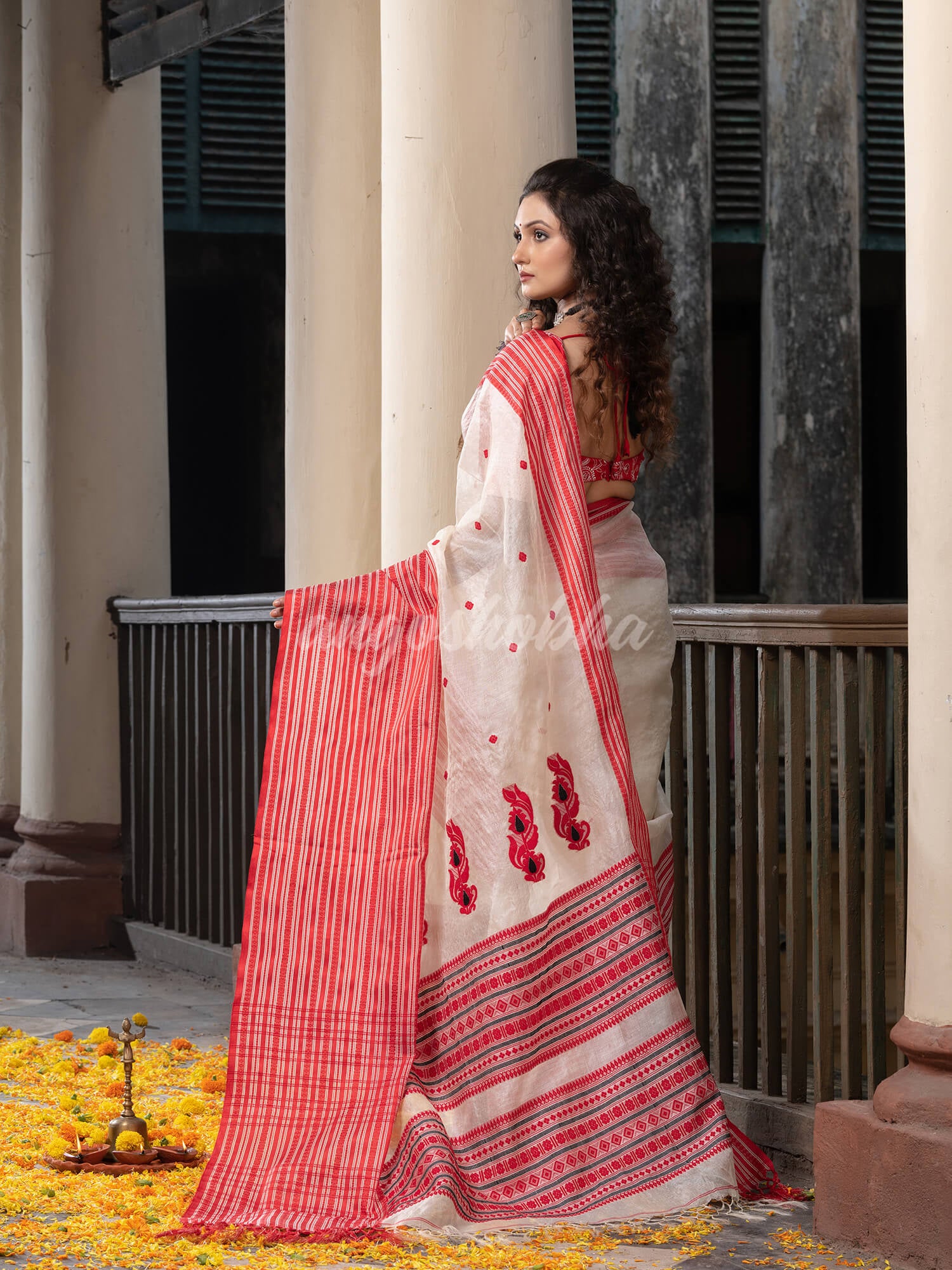 White Tussar Silk Red Mahapar Jacquard Saree