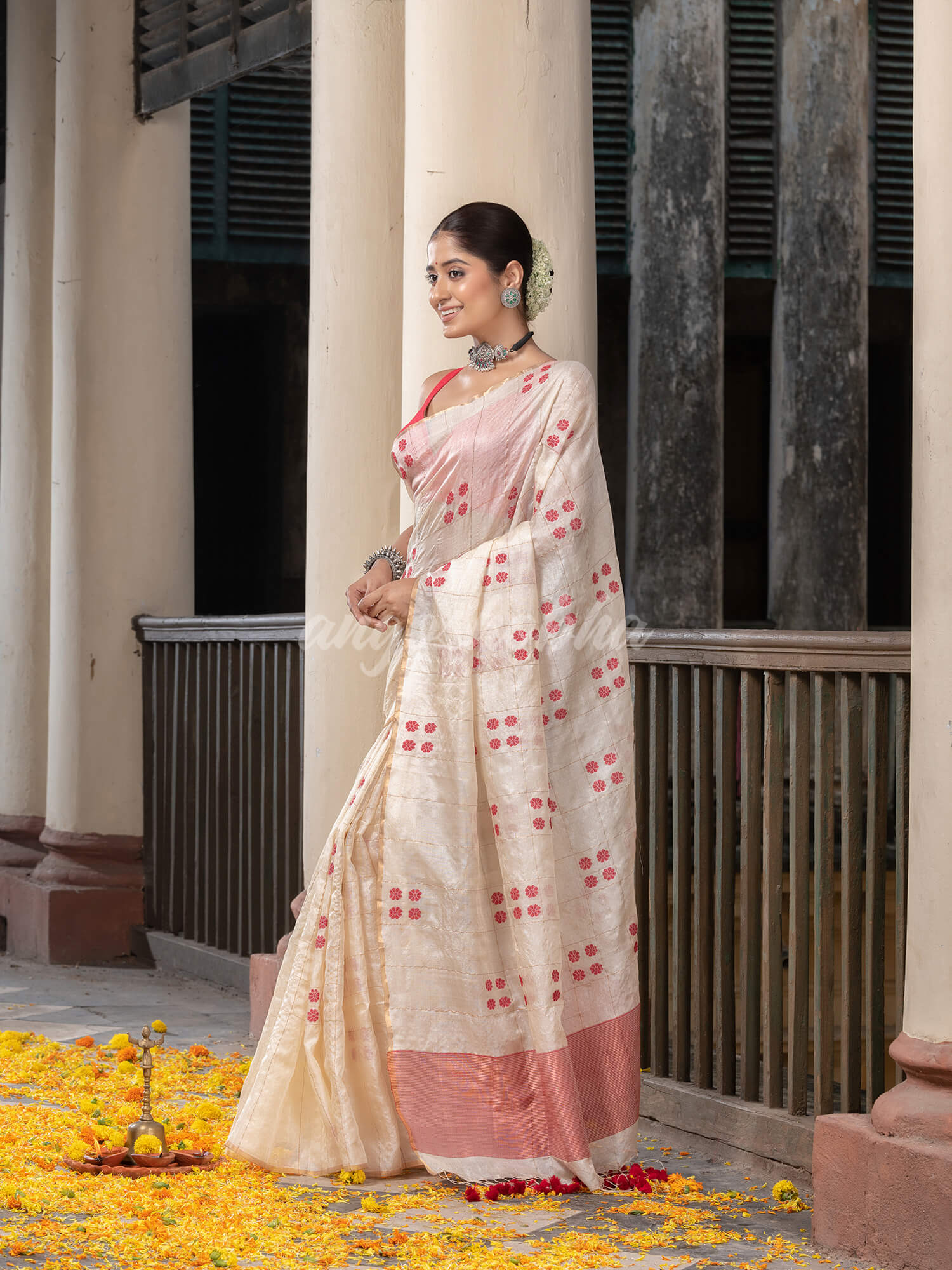 White Tussar Silk All Body Red Handwoven Buti Jamdani Saree