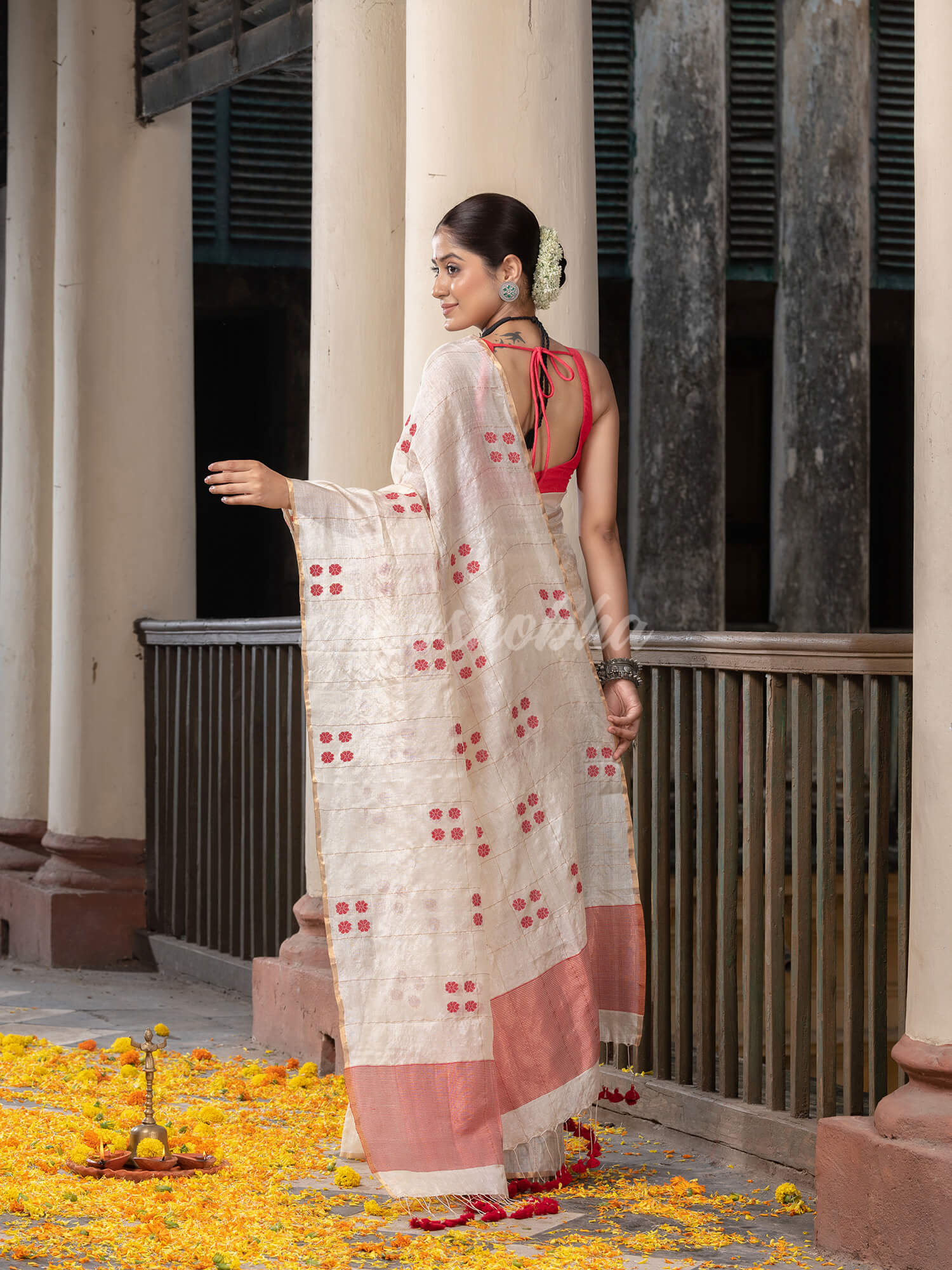 White Tussar Silk All Body Red Handwoven Buti Jamdani Saree