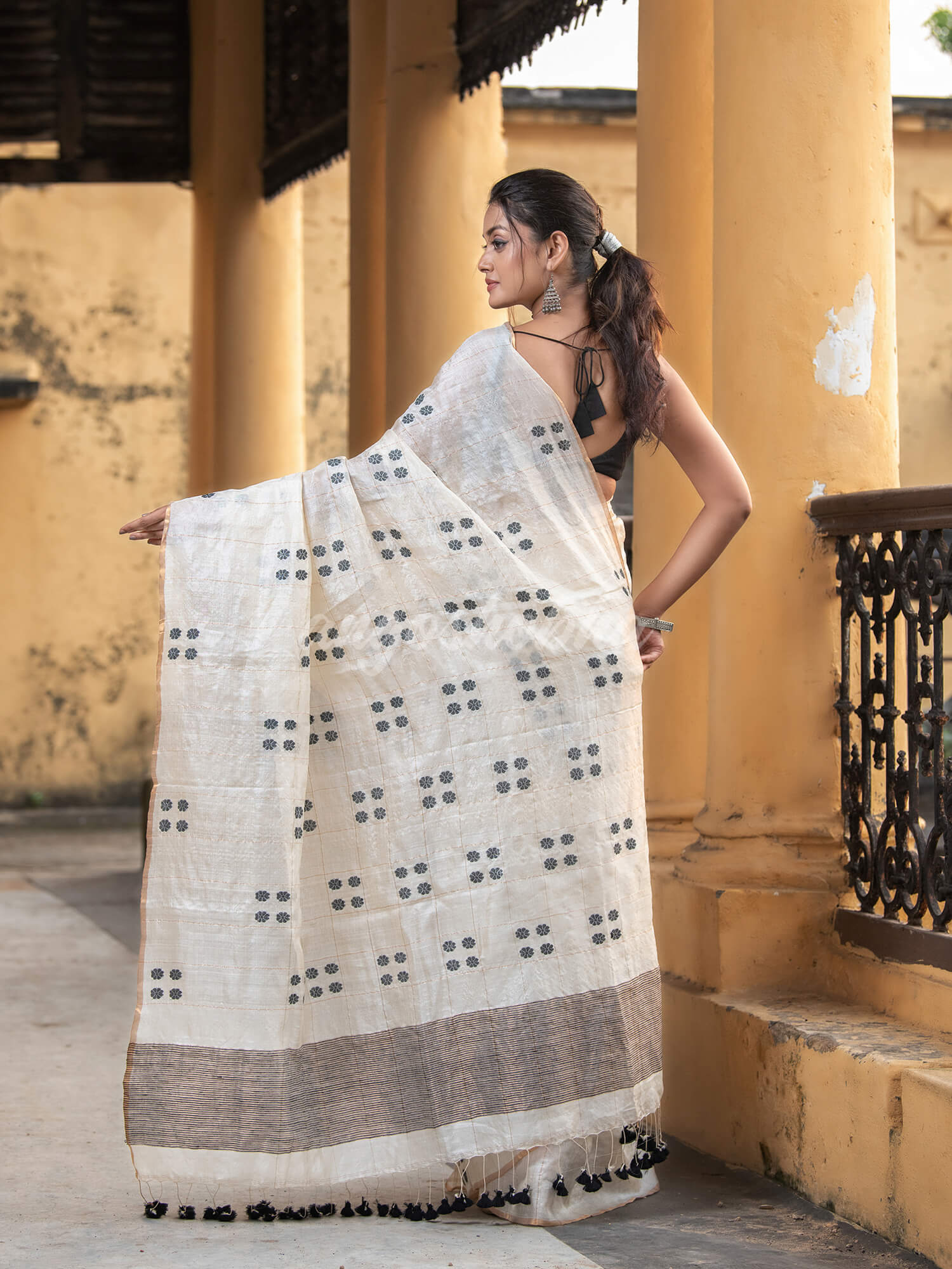 White Tussar Silk All Body Black Handwoven Buti Jamdani Saree