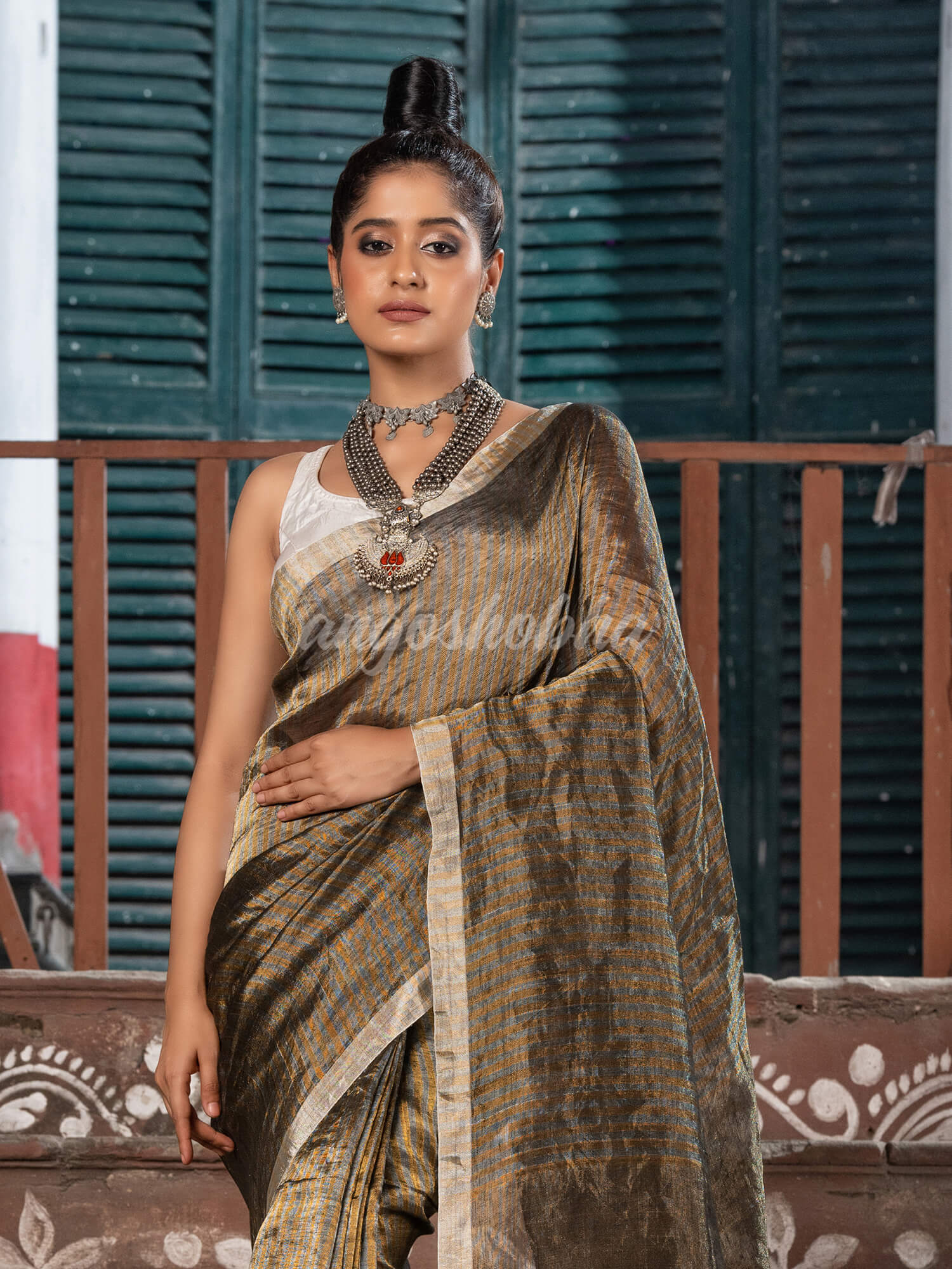 Silver & Gold All Body Check Tissue Linen Handloom Saree