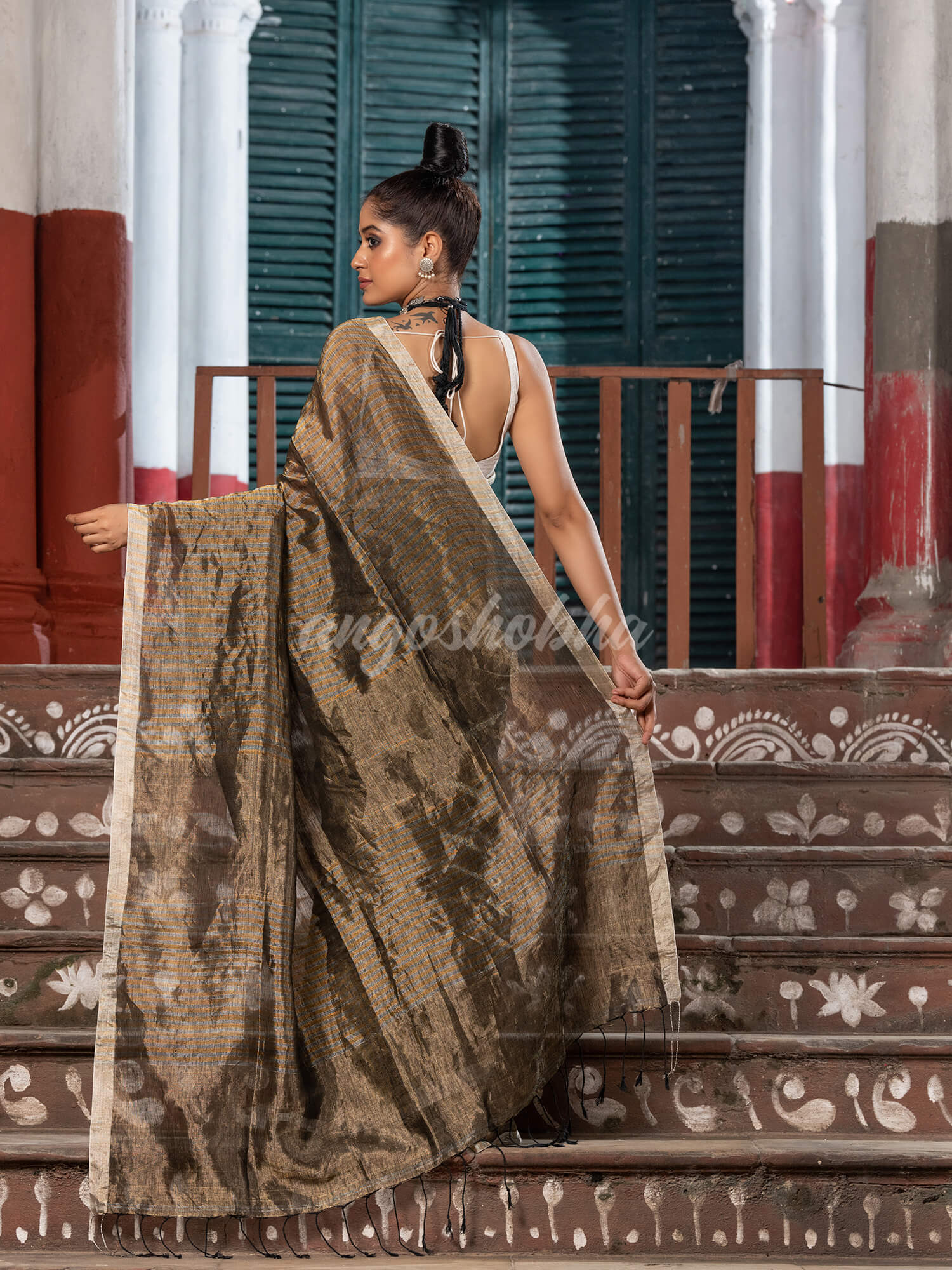 Silver & Gold All Body Check Tissue Linen Handloom Saree