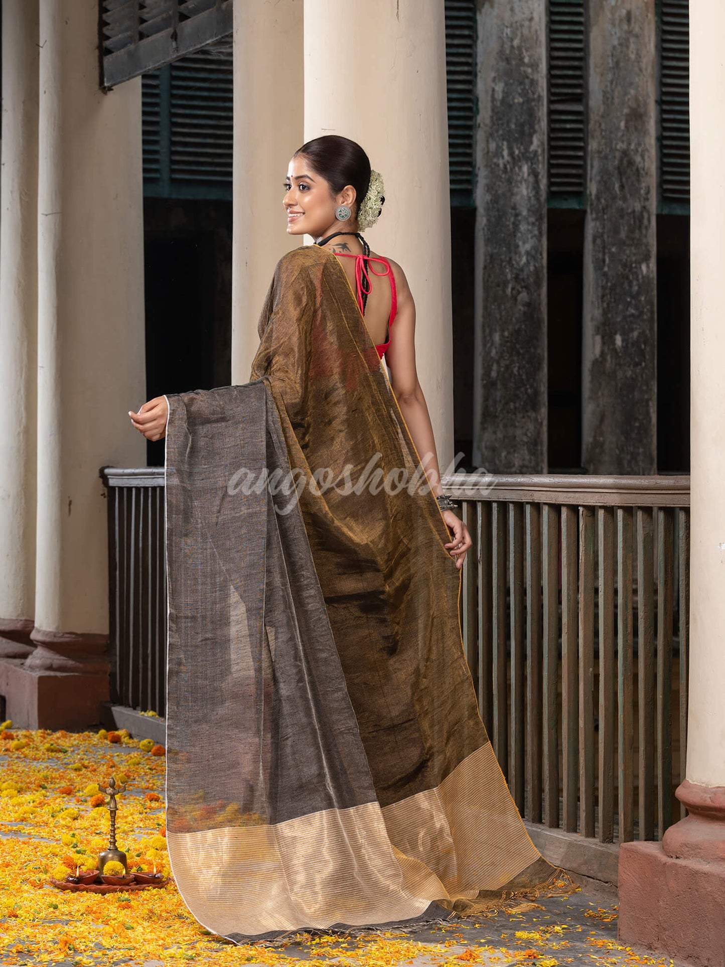 Silver & Gold Tissue Linen Multi Colour Pallu Handwoven Saree