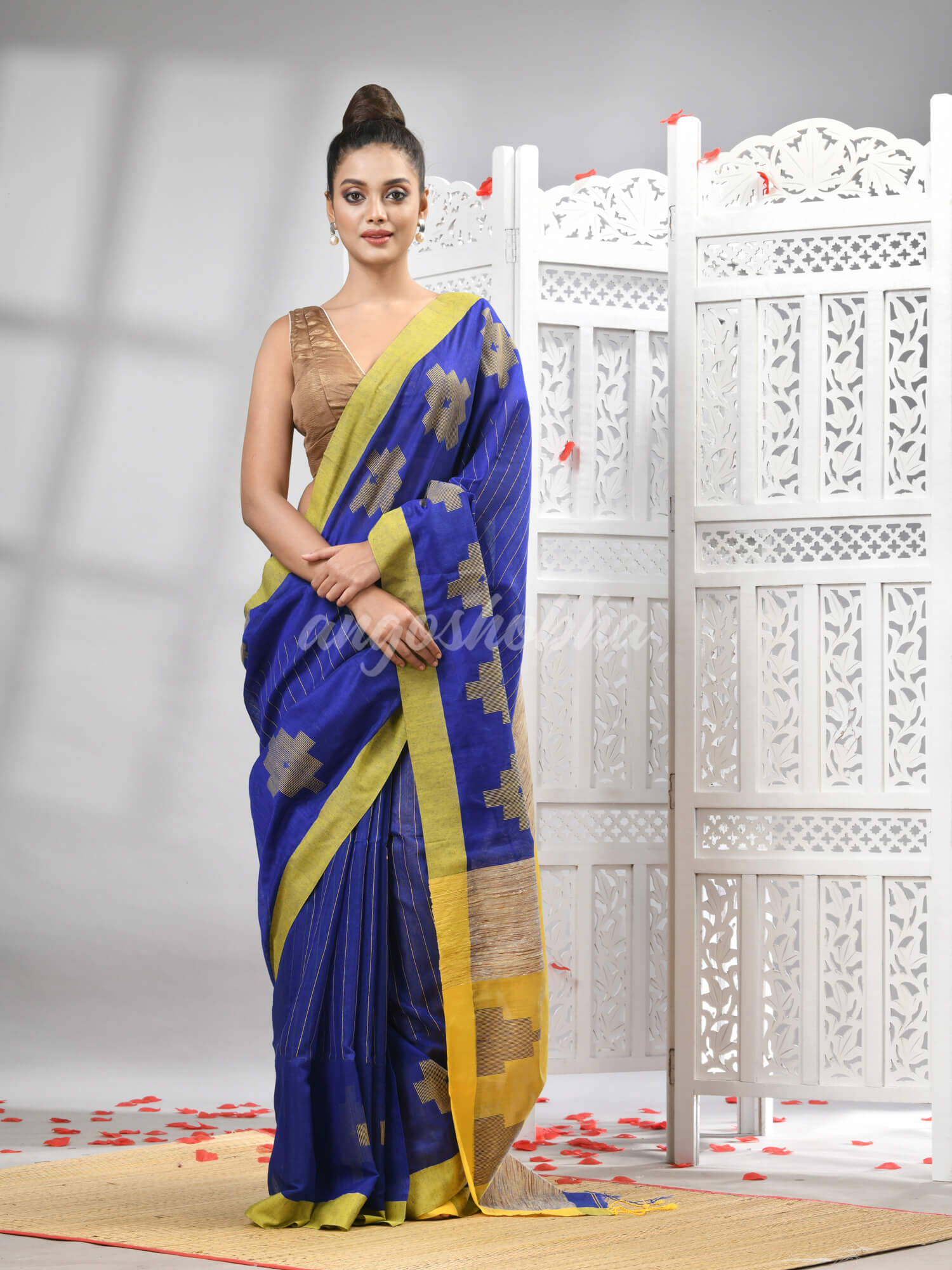 Blue Cotton Blend All Body Motive With Yellow Pallu Handloom Saree