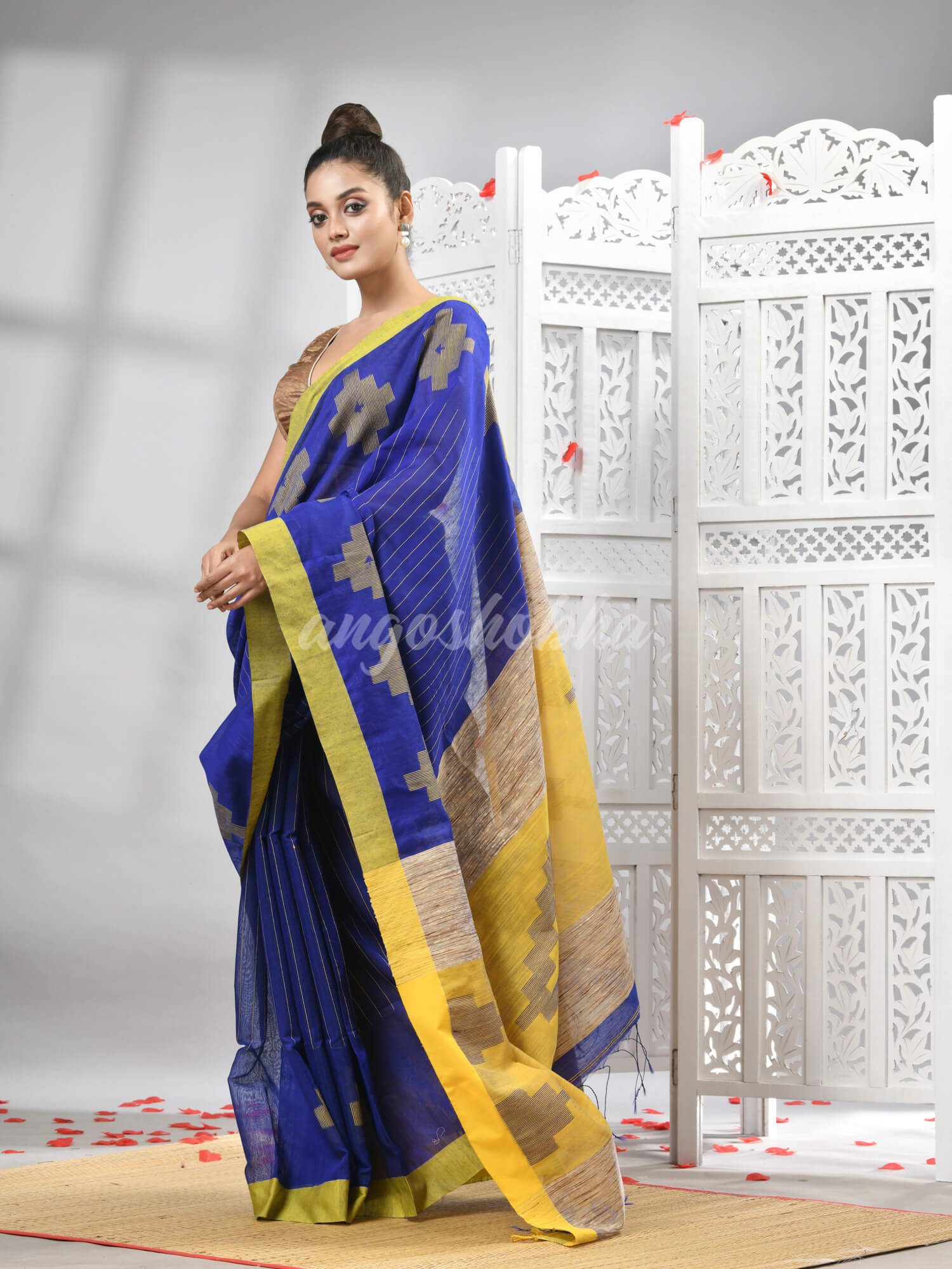 Blue Cotton Blend All Body Motive With Yellow Pallu Handloom Saree