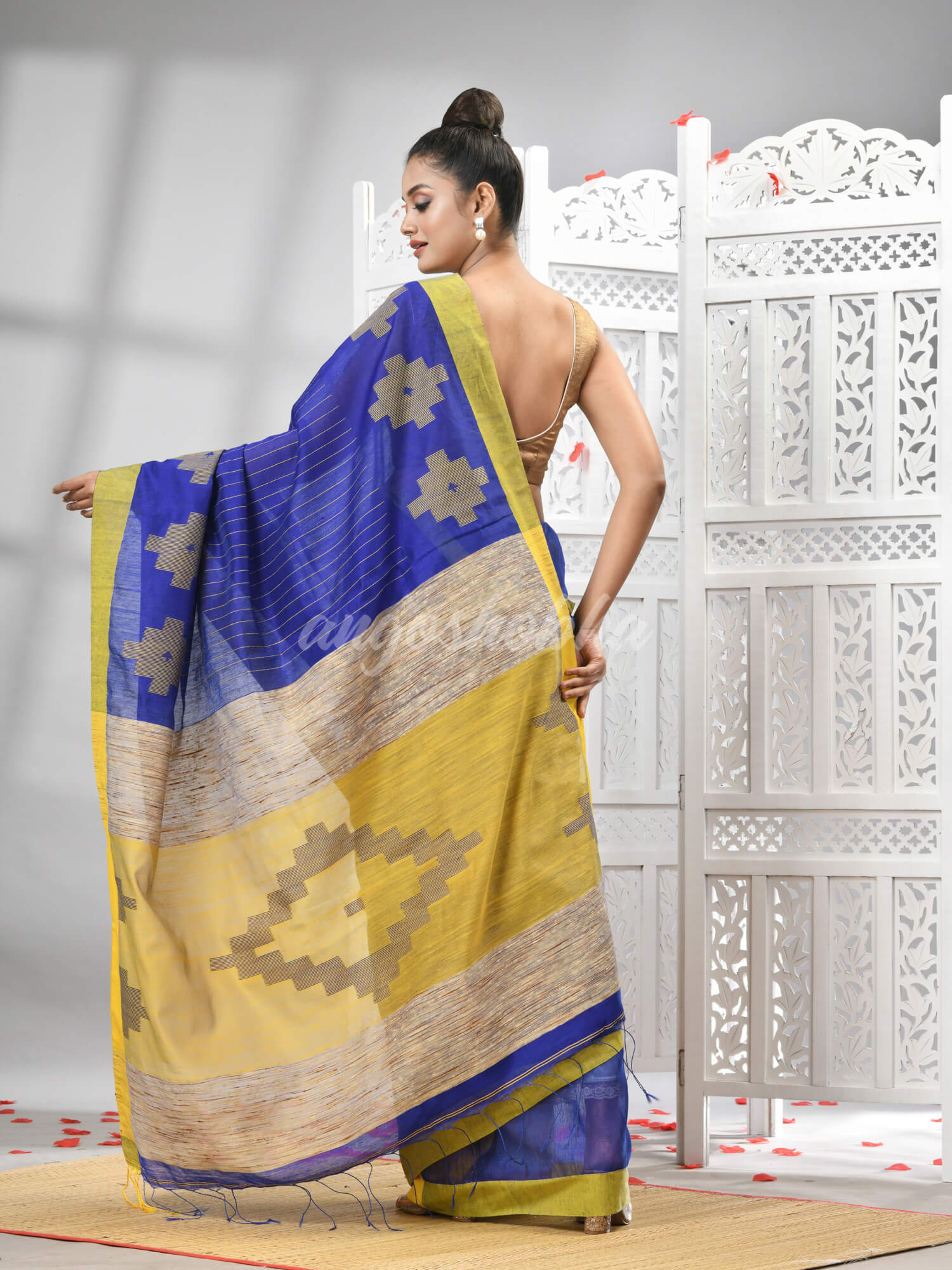 Blue Cotton Blend All Body Motive With Yellow Pallu Handloom Saree